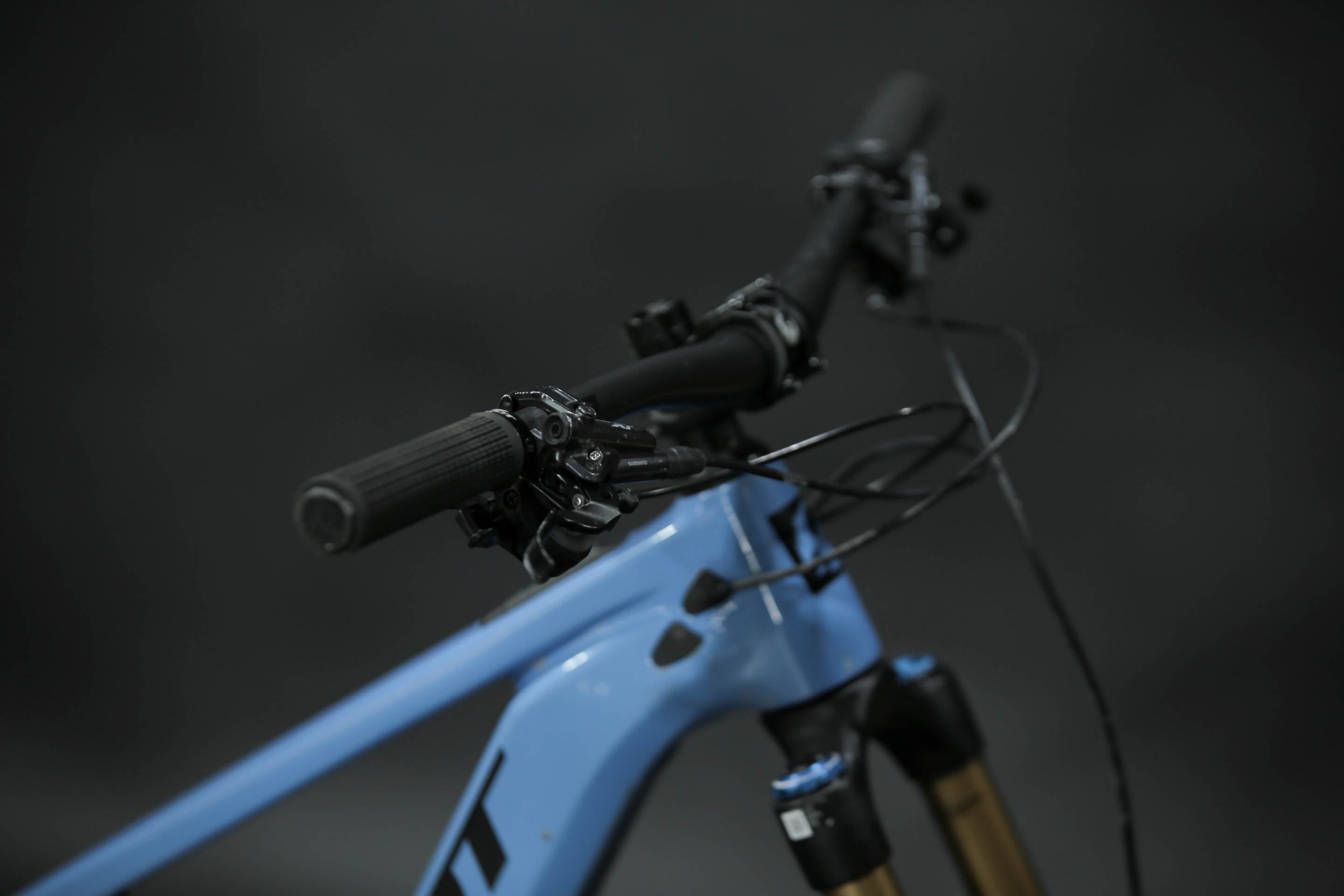 Bicicleta de Montaña Asistida Doble Suspensión Pivot Cycles Shuttle AM 29" Talla Small (2024) Seminueva