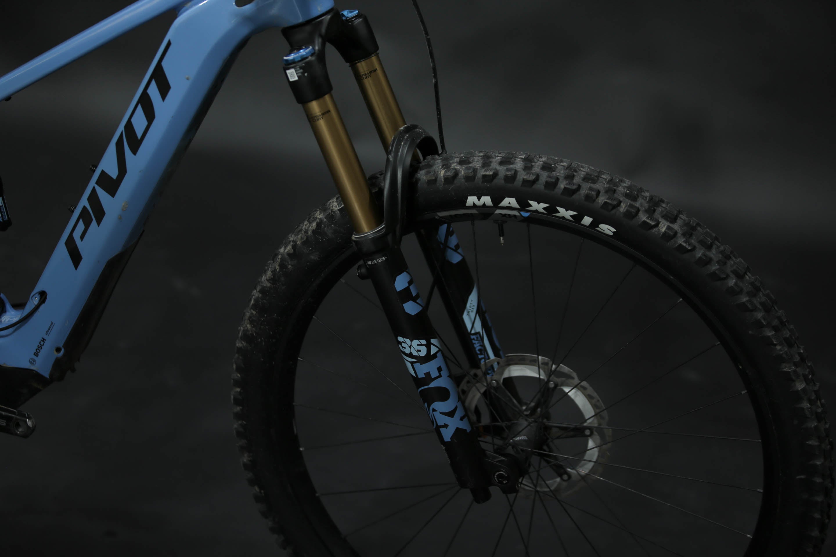 Bicicleta de Montaña Asistida Doble Suspensión Pivot Cycles Shuttle AM 29" Talla Small (2024) Seminueva