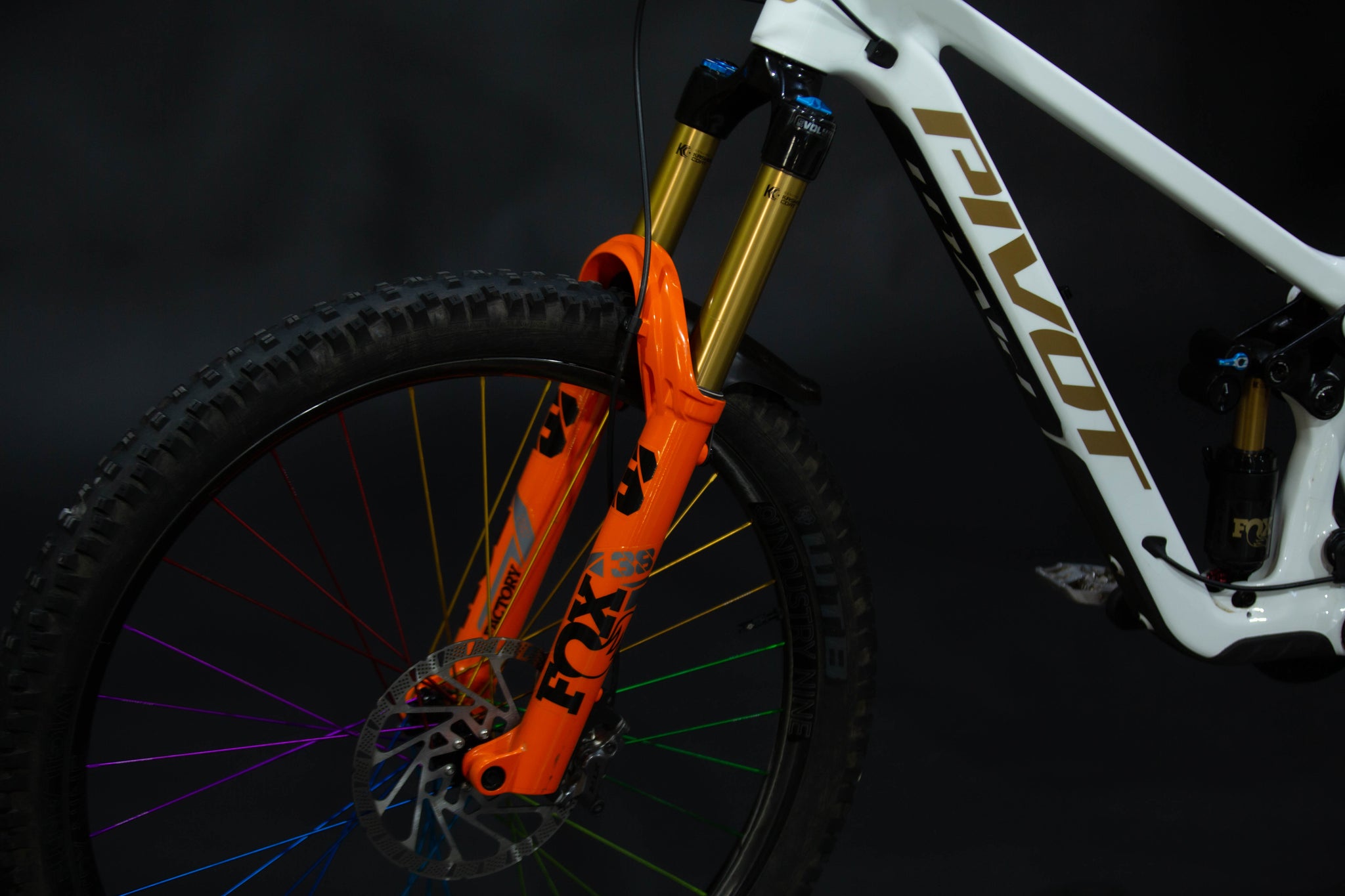 Bicicleta De Montaña Doble Suspensión Pivot Cycles Firebird 29" Talla Medium (2025) Seminueva