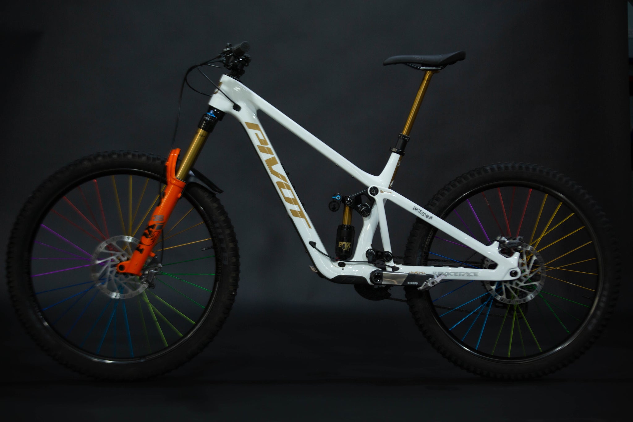 Bicicleta De Montaña Doble Suspensión Pivot Cycles Firebird 29" Talla Medium (2025) Seminueva