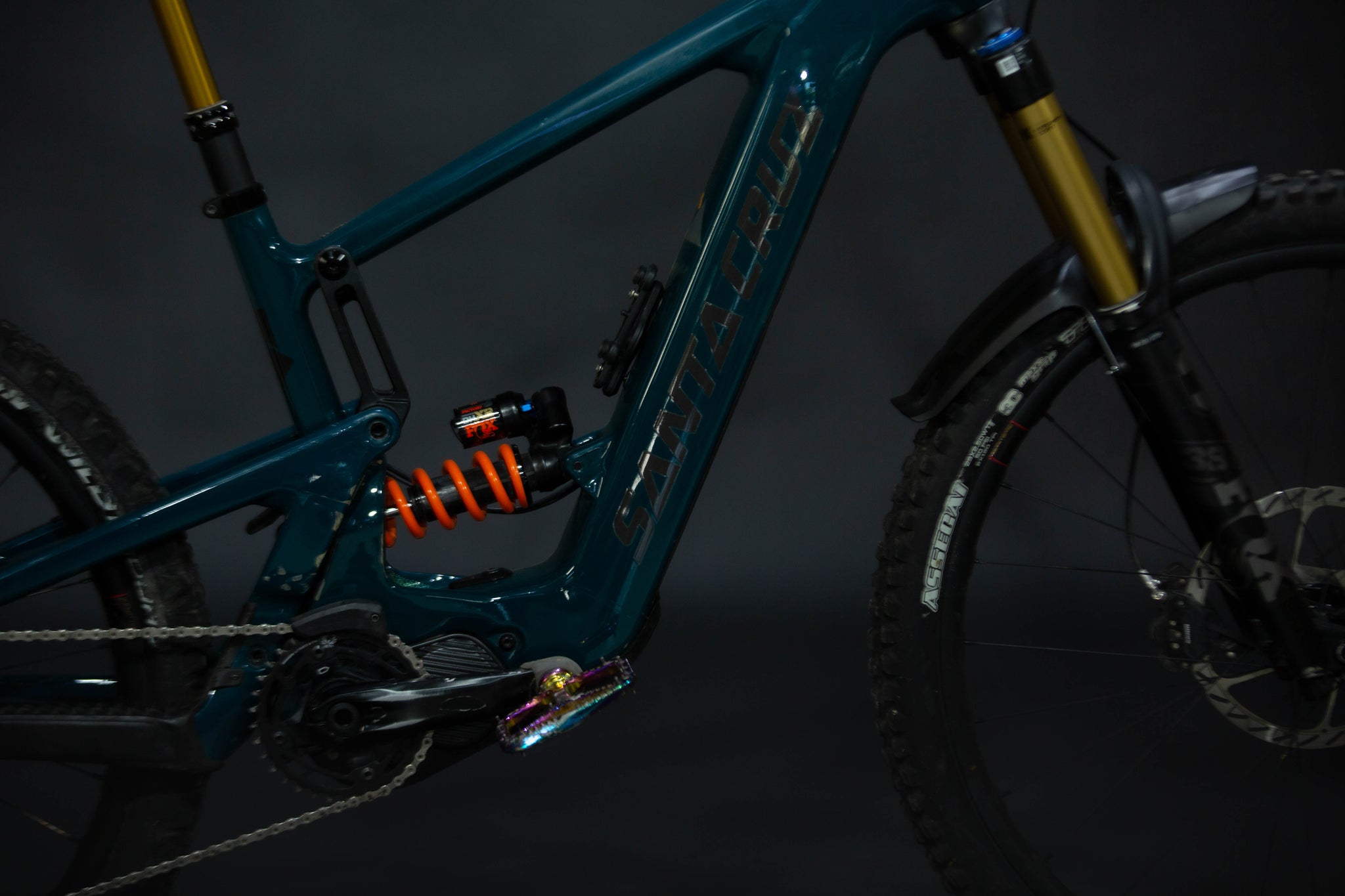 Bicicleta de Montaña Asistida Doble Supensión Santa Cruz Bullit CC 29/27.5" Talla Medium (2023) Seminueva