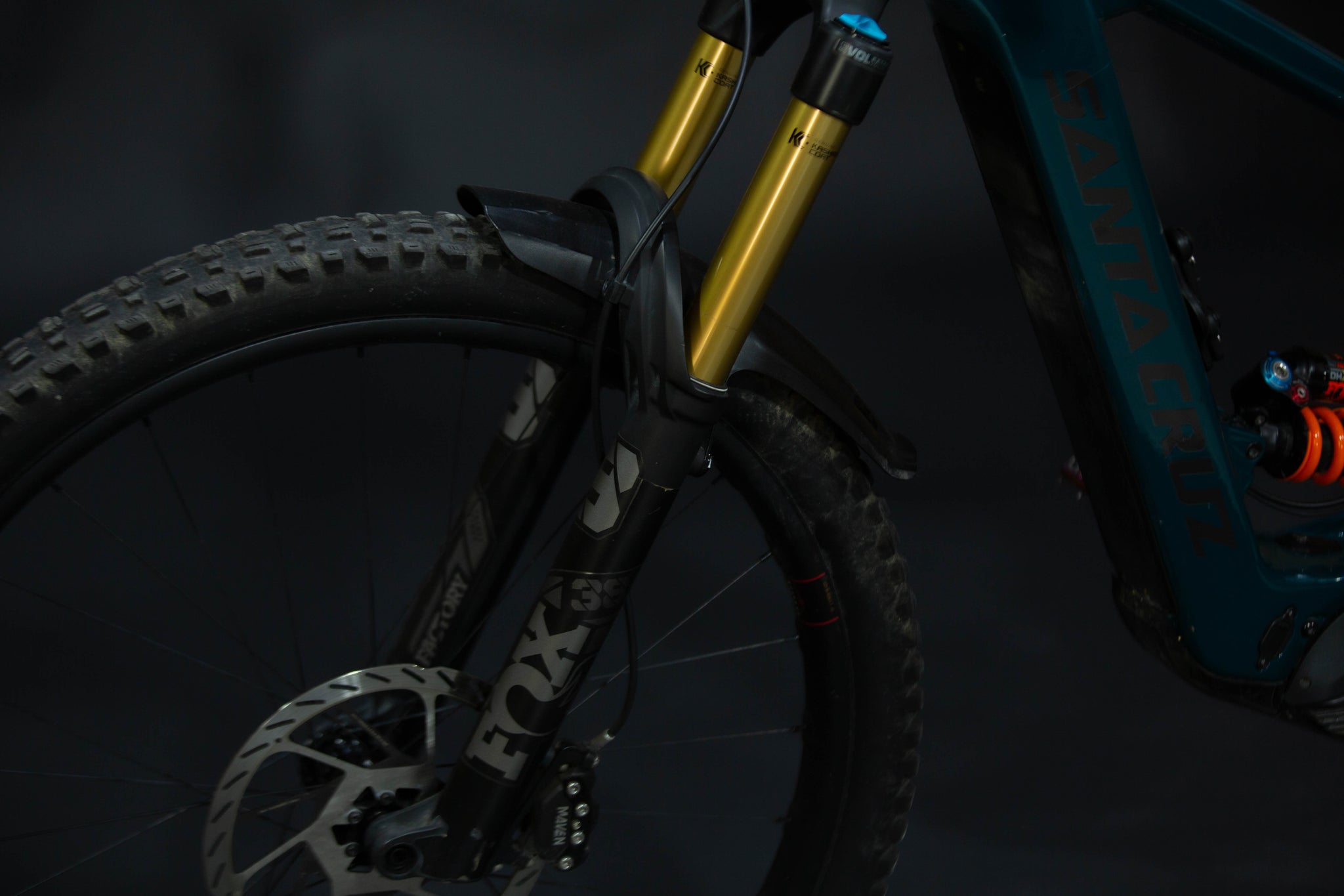 Bicicleta de Montaña Asistida Doble Supensión Santa Cruz Bullit CC 29/27.5" Talla Medium (2023) Seminueva