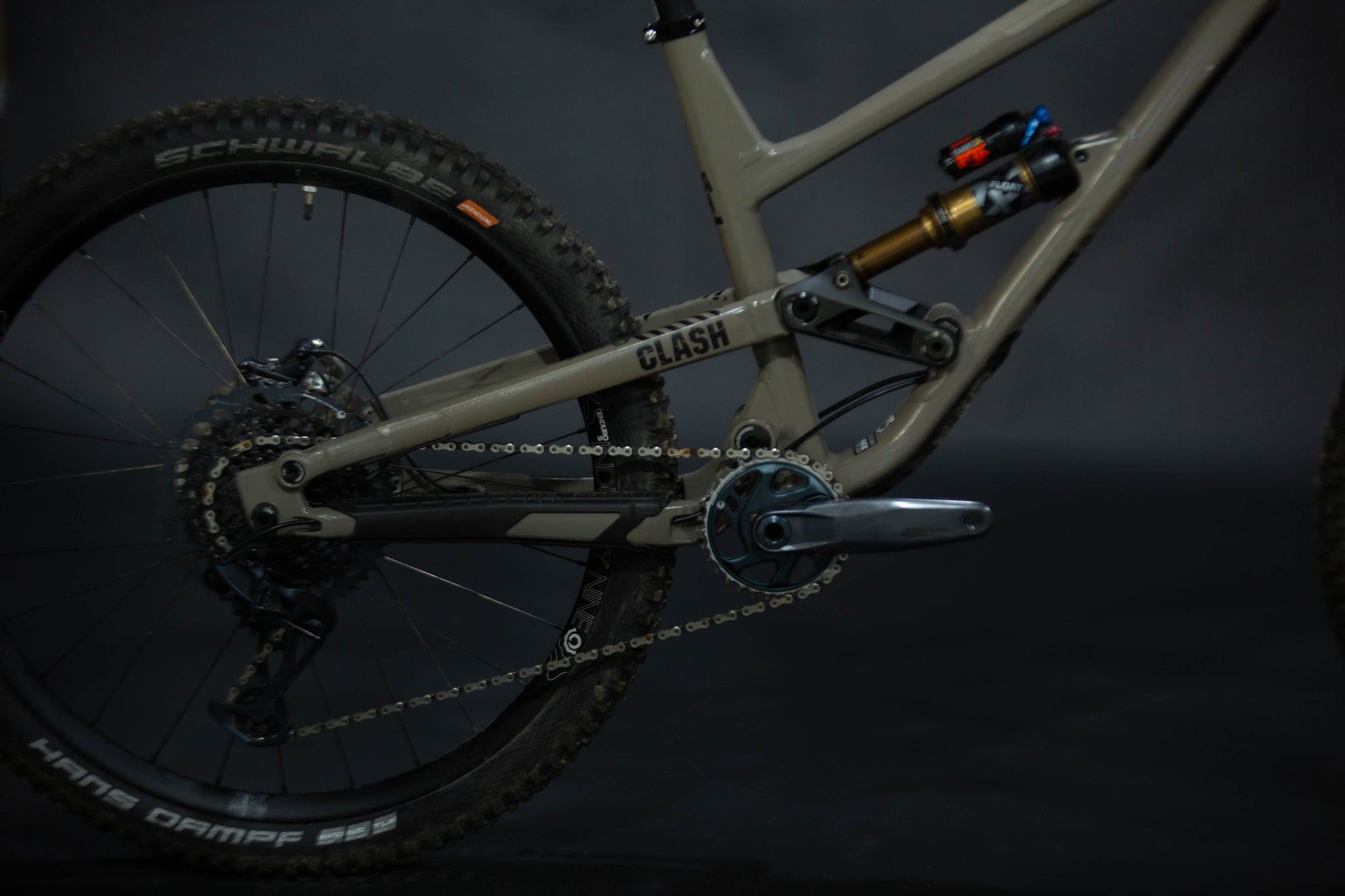 Bicicleta de Montaña Doble Suspension Commencal Clash 27.5" Talla Large (2022) Seminueva