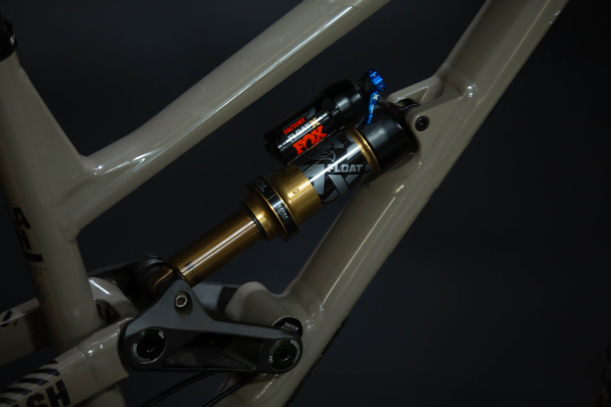 Bicicleta de Montaña Doble Suspension Commencal Clash 27.5" Talla Large (2022) Seminueva