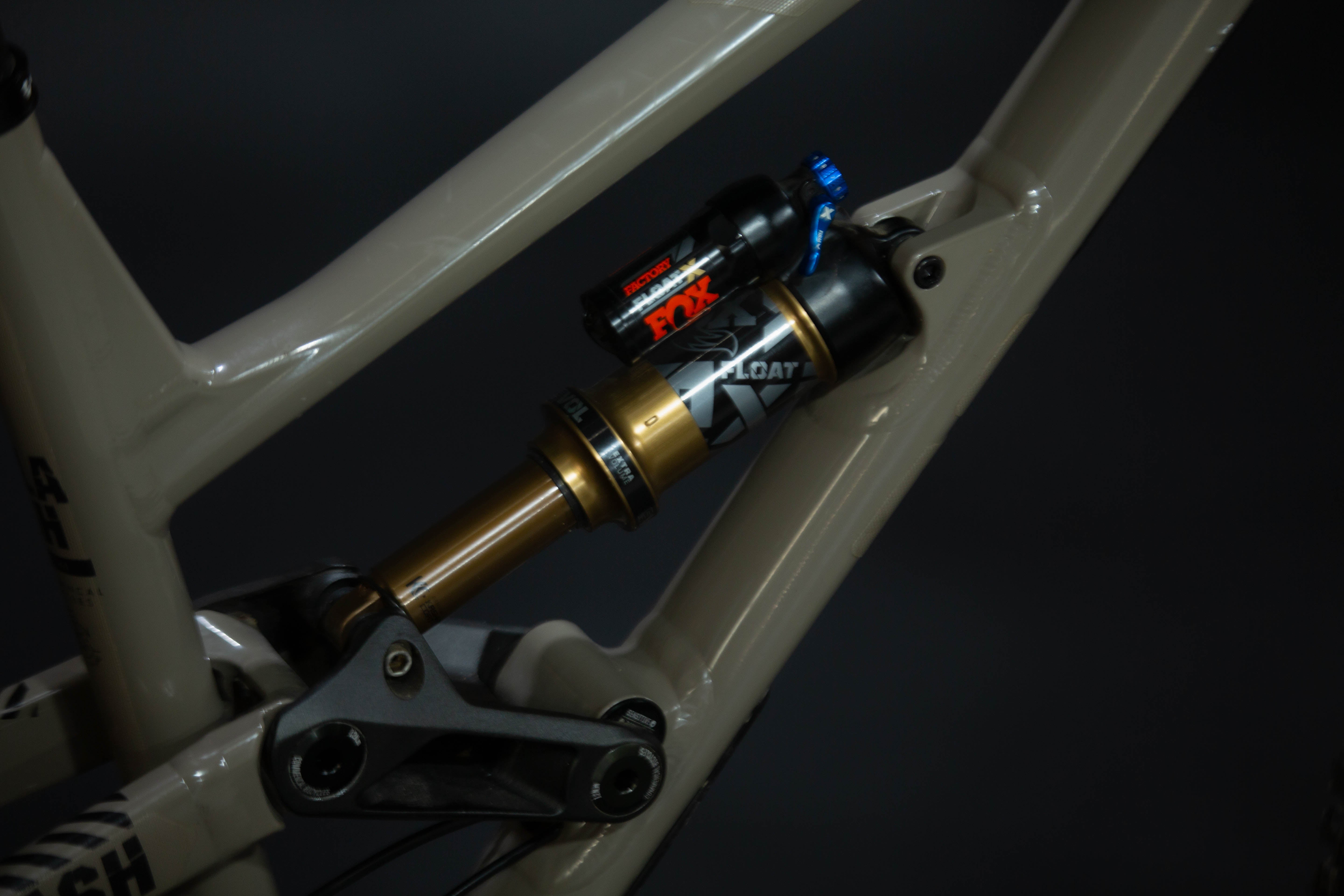 Bicicleta de Montaña Doble Suspension Commencal Clash 27.5" Talla Large (2022) Seminueva