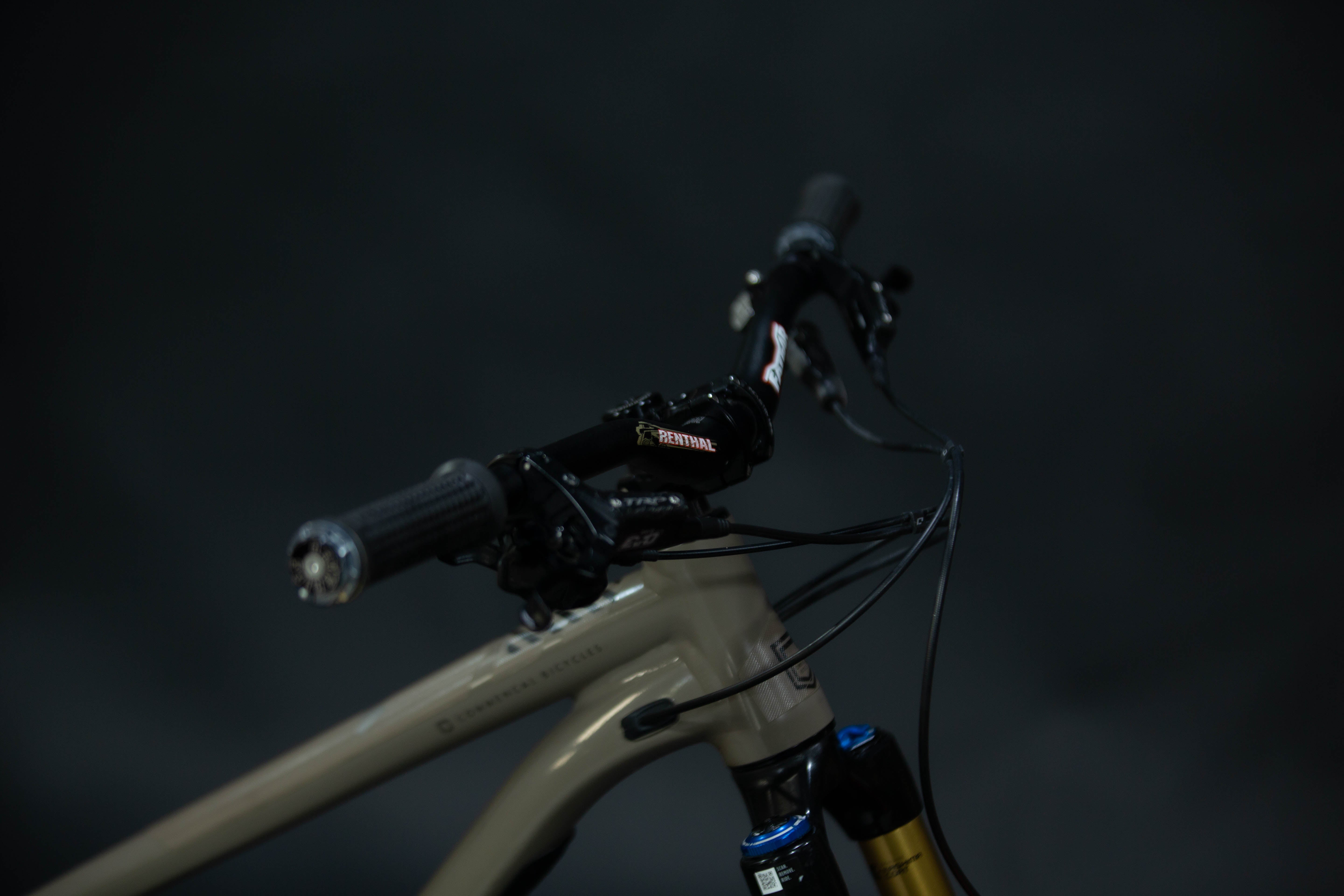 Bicicleta de Montaña Doble Suspension Commencal Clash 27.5" Talla Large (2022) Seminueva