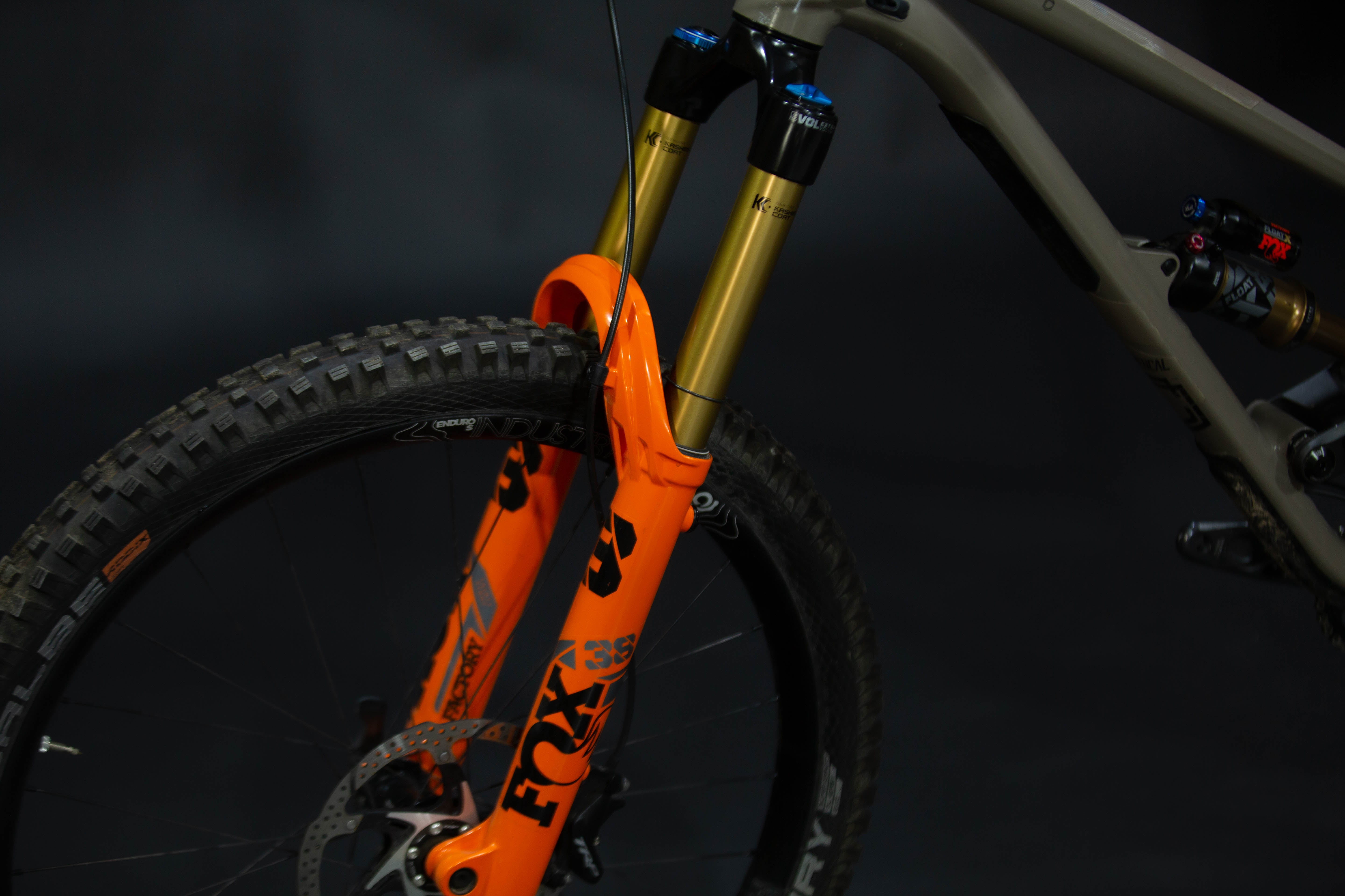 Bicicleta de Montaña Doble Suspension Commencal Clash 27.5" Talla Large (2022) Seminueva