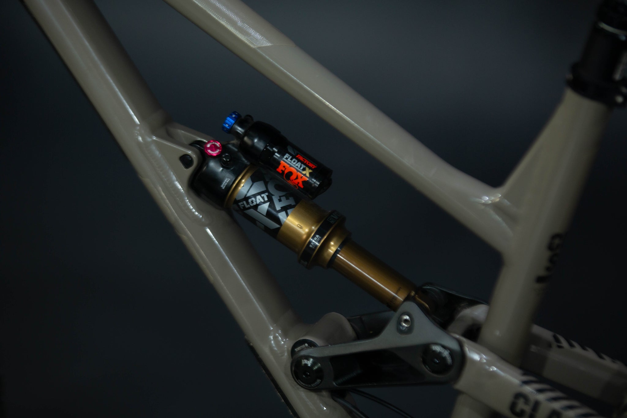 Bicicleta de Montaña Doble Suspension Commencal Clash 27.5" Talla Large (2022) Seminueva