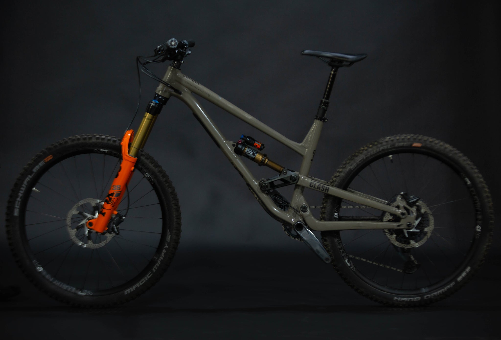 Bicicleta de Montaña Doble Suspension Commencal Clash 27.5" Talla Large (2022) Seminueva