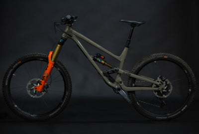 Bicicleta de Montaña Doble Suspension Commencal Clash 27.5" Talla Large (2022) Seminueva