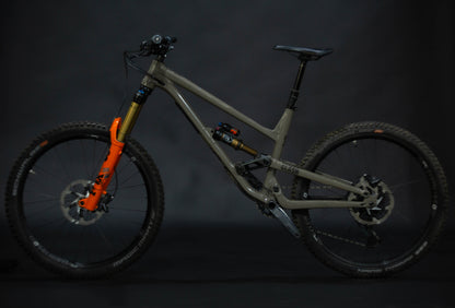 Bicicleta de Montaña Doble Suspension Commencal Clash 27.5" Talla Large (2022) Seminueva
