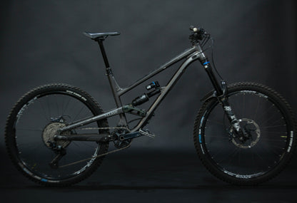 Bicicleta de Montaña Doble Suspension Commencal Clash Race 27.5" Talla Large (2022) Seminueva