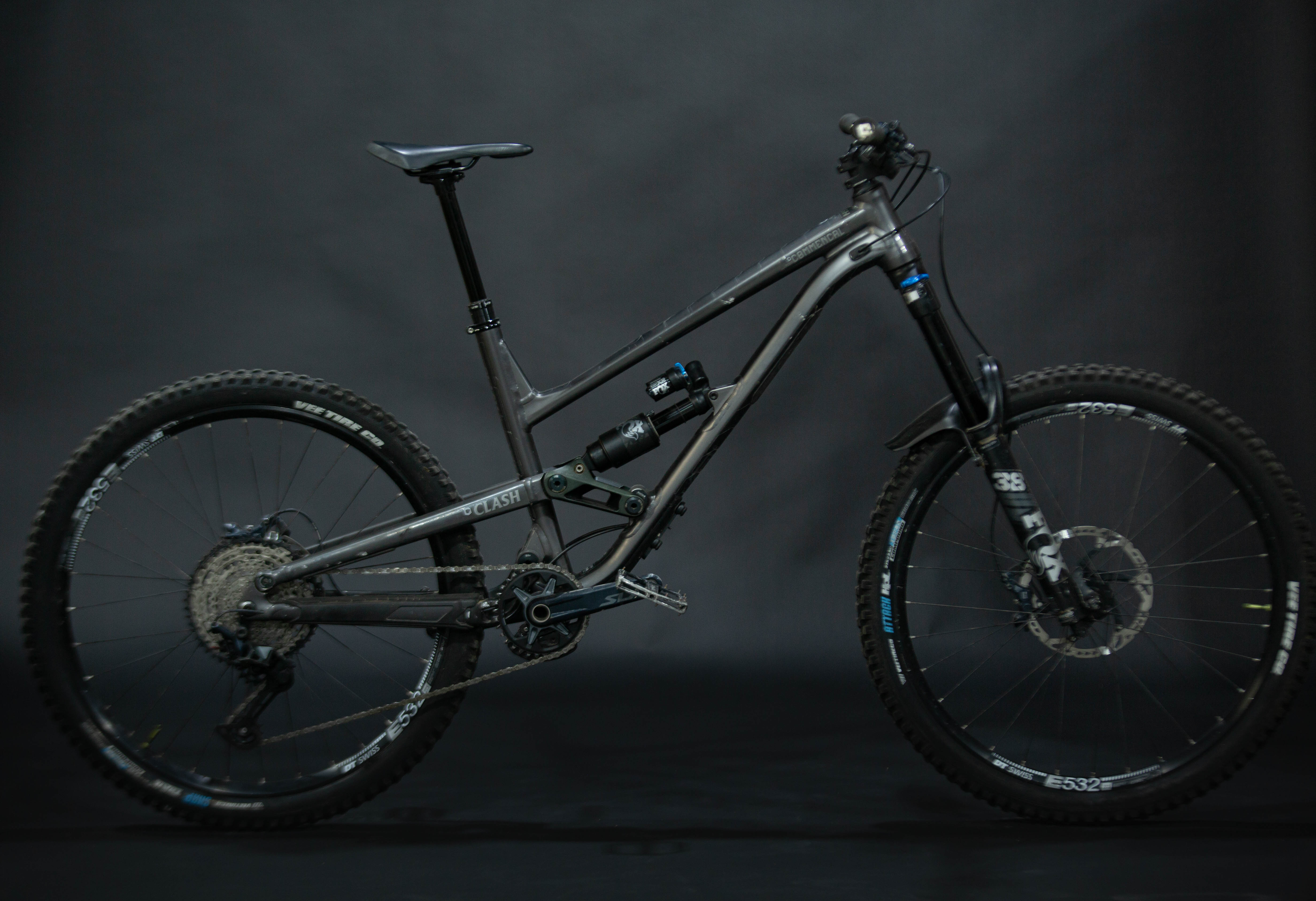 Bicicleta de Montaña Doble Suspension Commencal Clash Race 27.5" Talla Large (2022) Seminueva