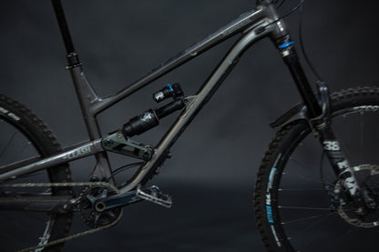 Bicicleta de Montaña Doble Suspension Commencal Clash Race 27.5" Talla Large (2022) Seminueva