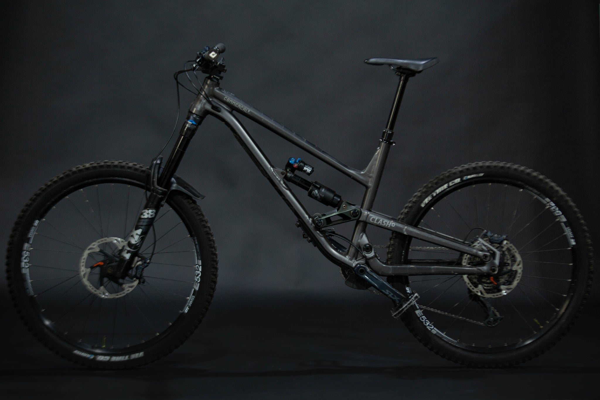 Bicicleta de Montaña Doble Suspension Commencal Clash Race 27.5" Talla Large (2022) Seminueva