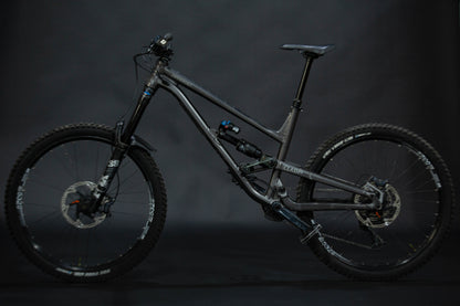 Bicicleta de Montaña Doble Suspension Commencal Clash Race 27.5" Talla Large (2022) Seminueva