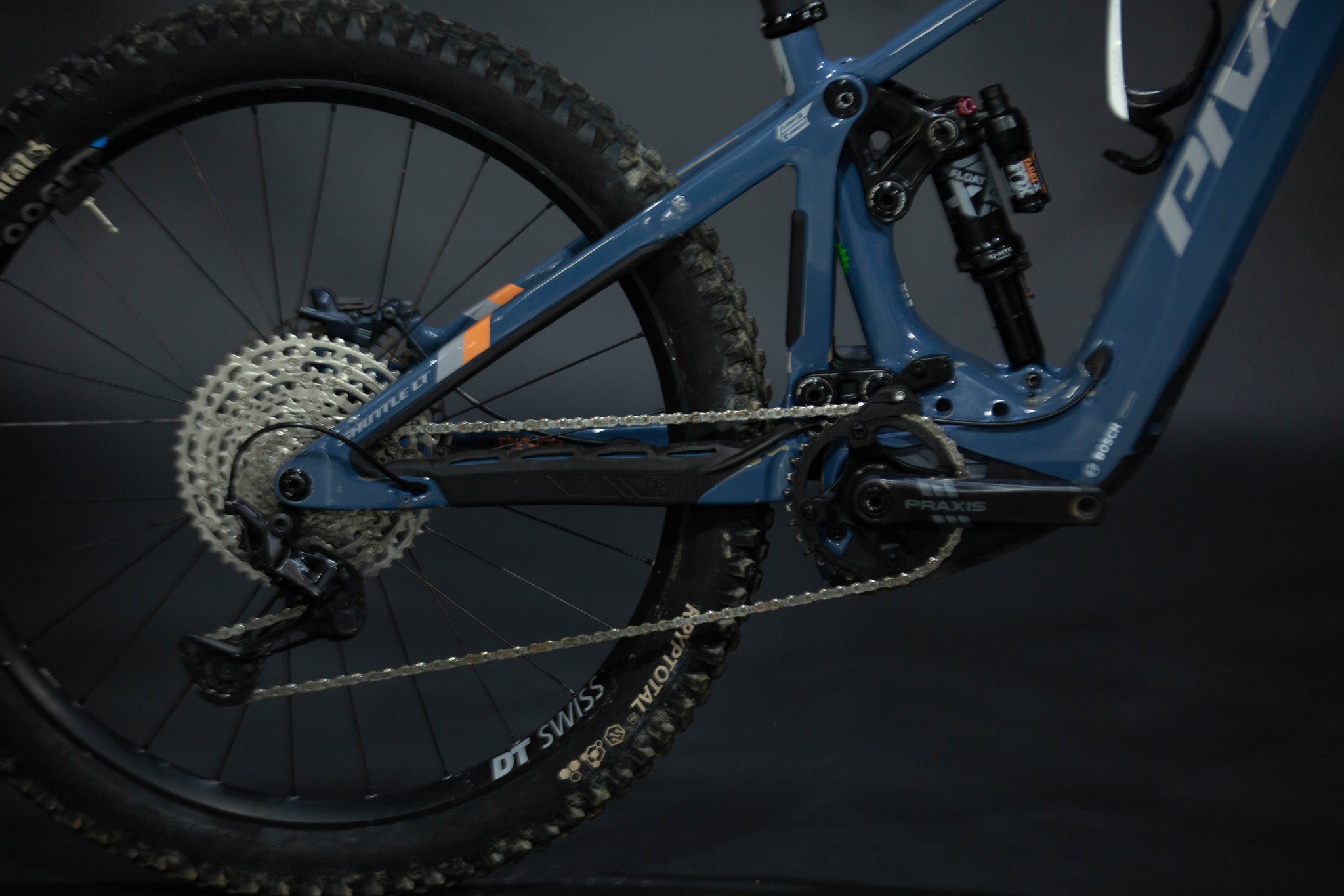 Bicicleta de Montaña Asistida Doble Suspensión Pivot Cycles Shuttle LT 29/27.5" Talla Small (2025) Seminueva