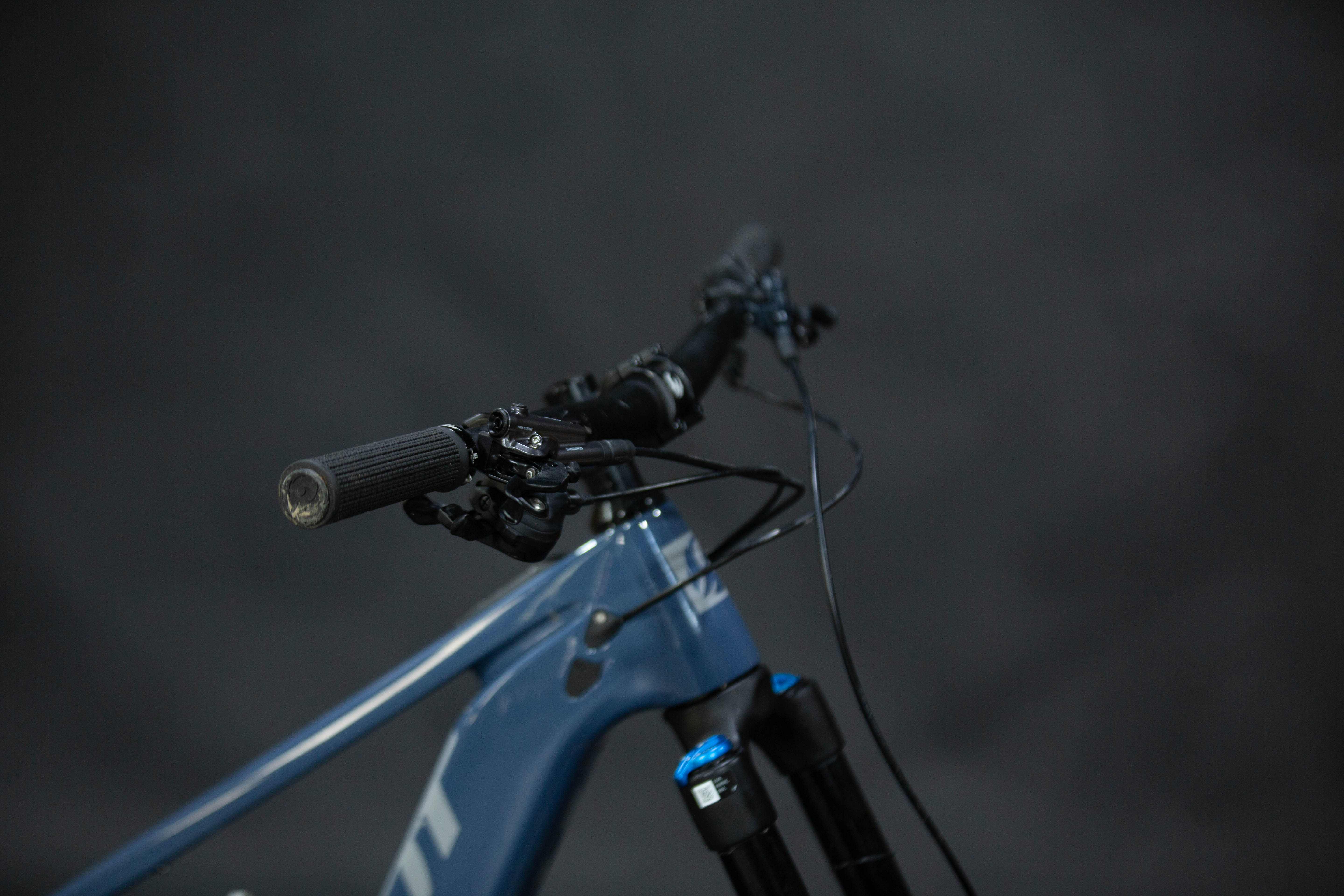 Bicicleta de Montaña Asistida Doble Suspensión Pivot Cycles Shuttle LT 29/27.5" Talla Small (2025) Seminueva