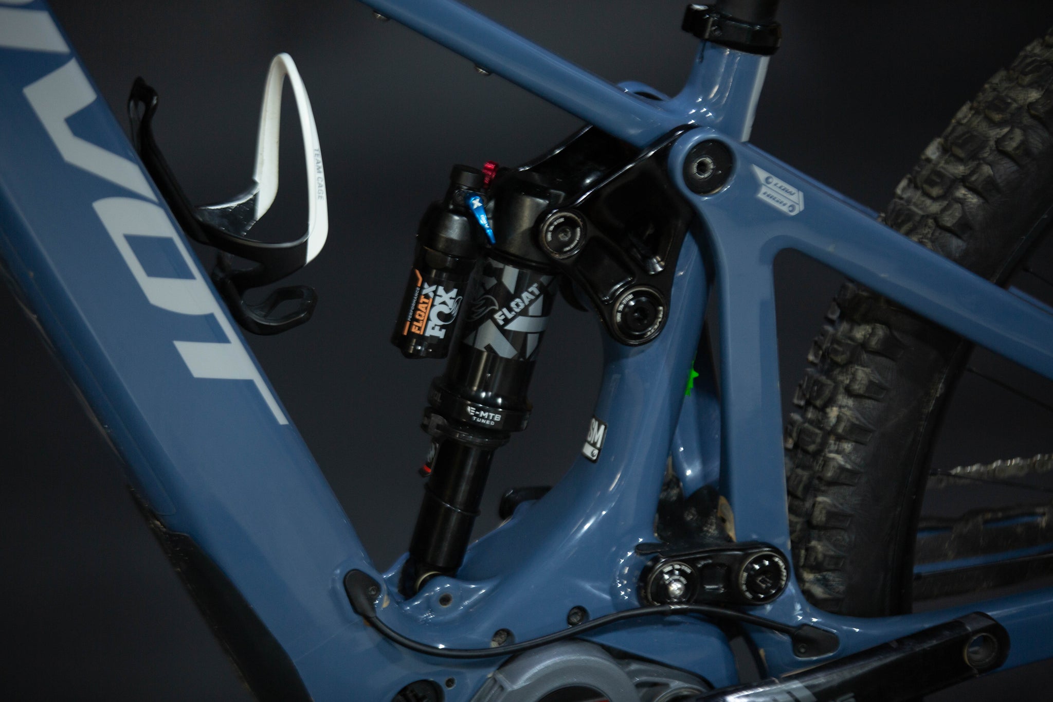 Bicicleta de Montaña Asistida Doble Suspensión Pivot Cycles Shuttle LT 29/27.5" Talla Small (2025) Seminueva