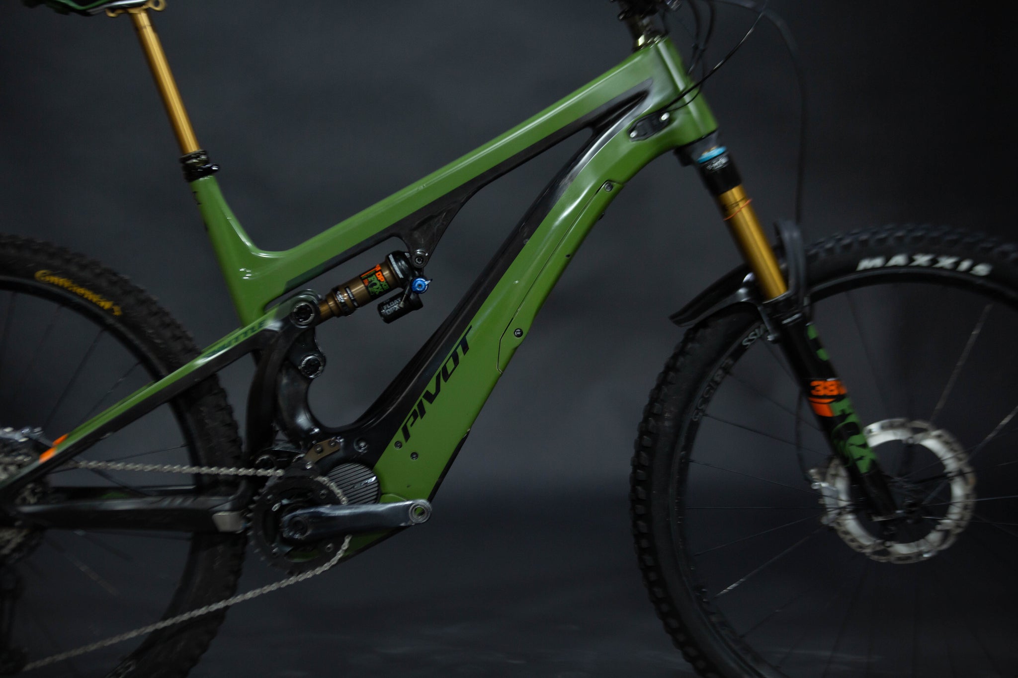 Bicicleta de Montaña Asistida Doble Suspensión Pivot Cycles Shuttle AM 29" Talla Large (2022) Seminueva