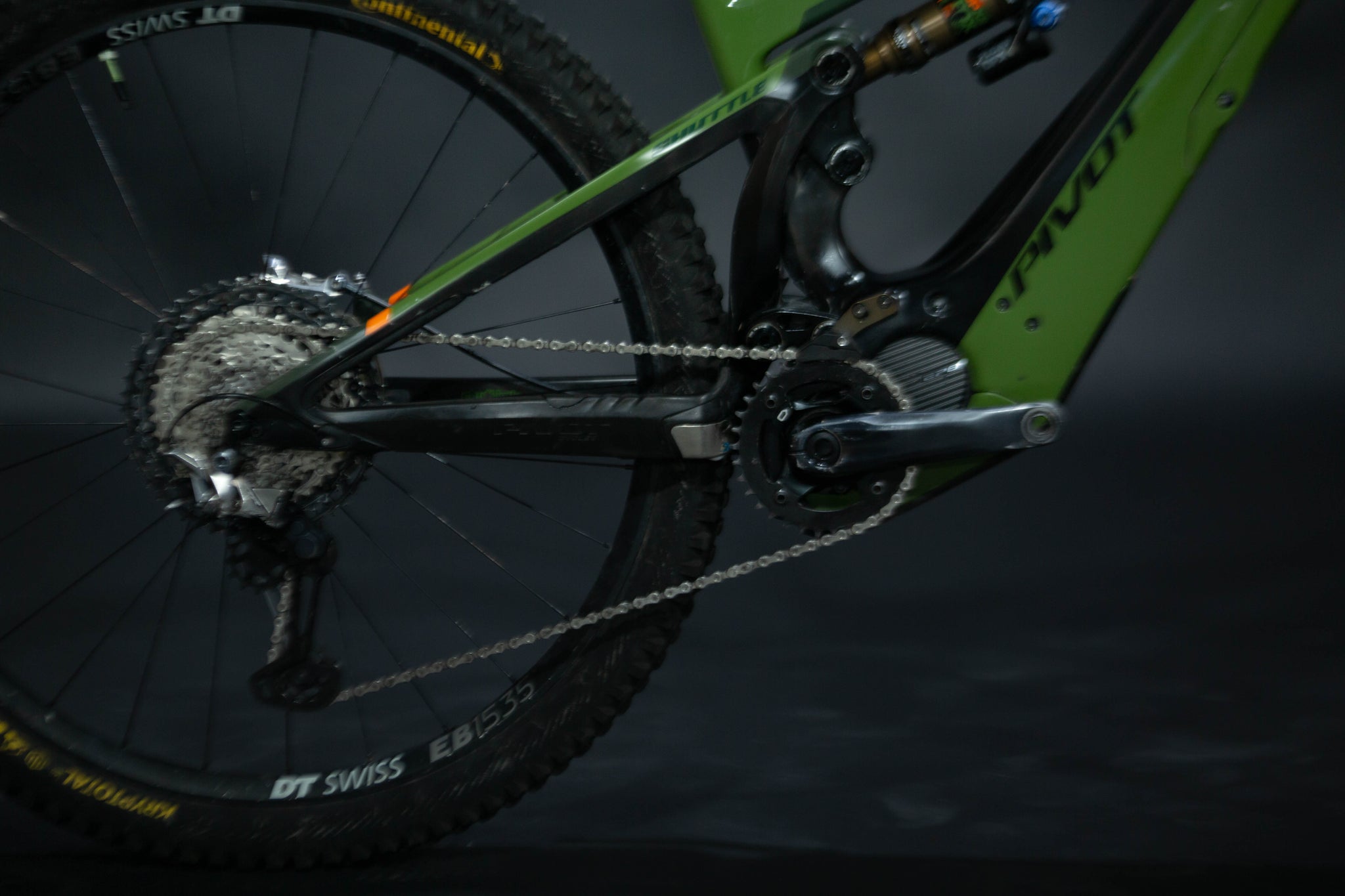 Bicicleta de Montaña Asistida Doble Suspensión Pivot Cycles Shuttle AM 29" Talla Large (2022) Seminueva