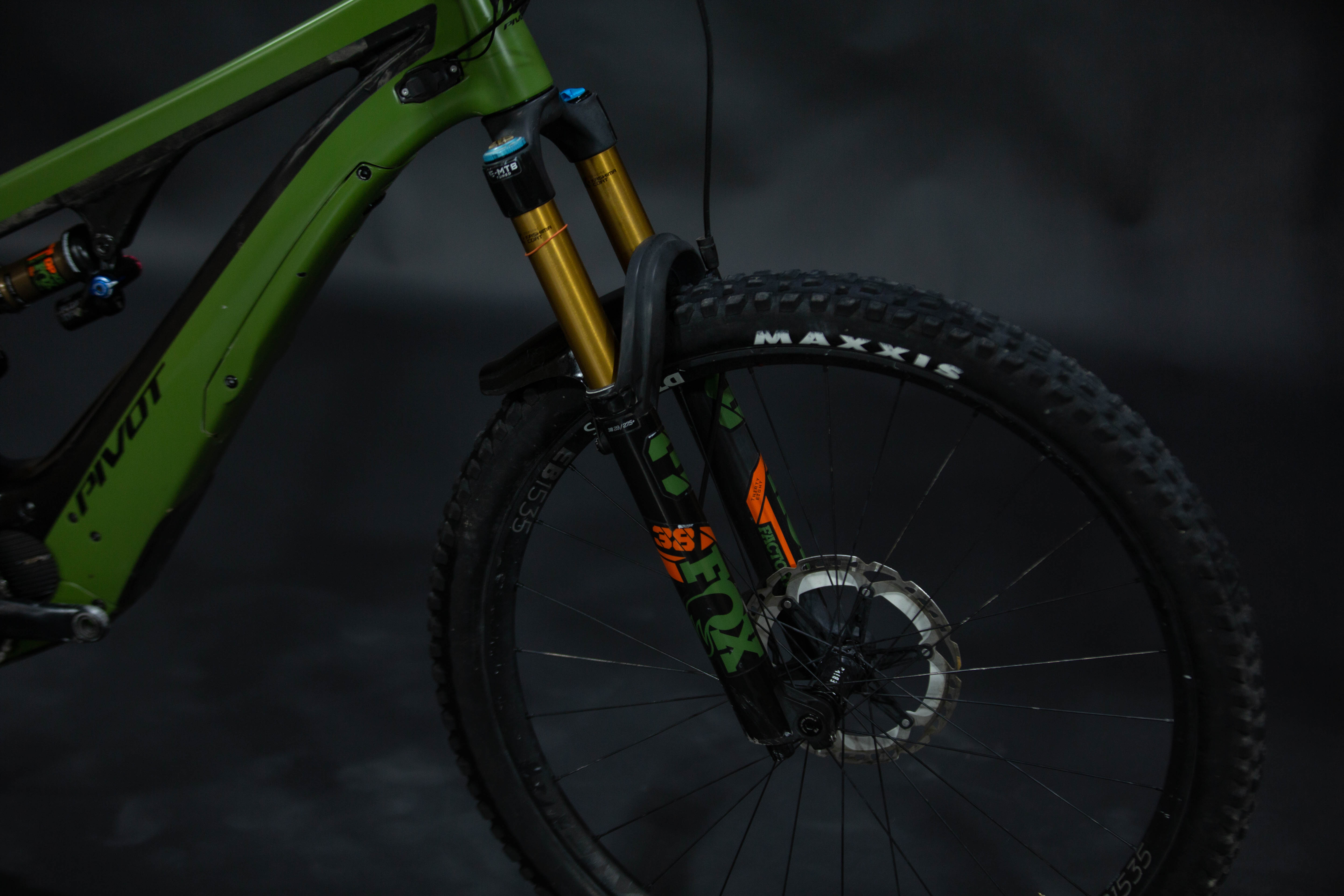 Bicicleta de Montaña Asistida Doble Suspensión Pivot Cycles Shuttle AM 29" Talla Large (2022) Seminueva