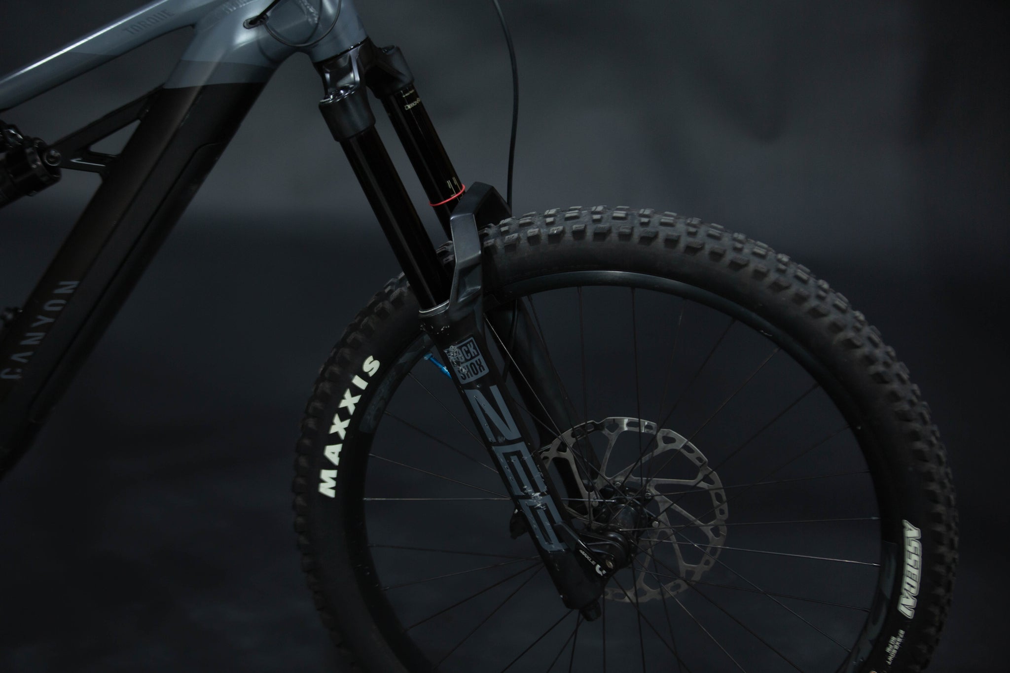 Bicicleta de Montaña Asistida Doble Suspensión Canyon Torque ON 7 27.5" Talla Large (2023) Seminueva