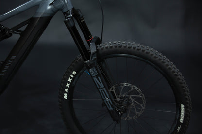 Bicicleta de Montaña Asistida Doble Suspensión Canyon Torque ON 7 27.5" Talla Large (2023) Seminueva