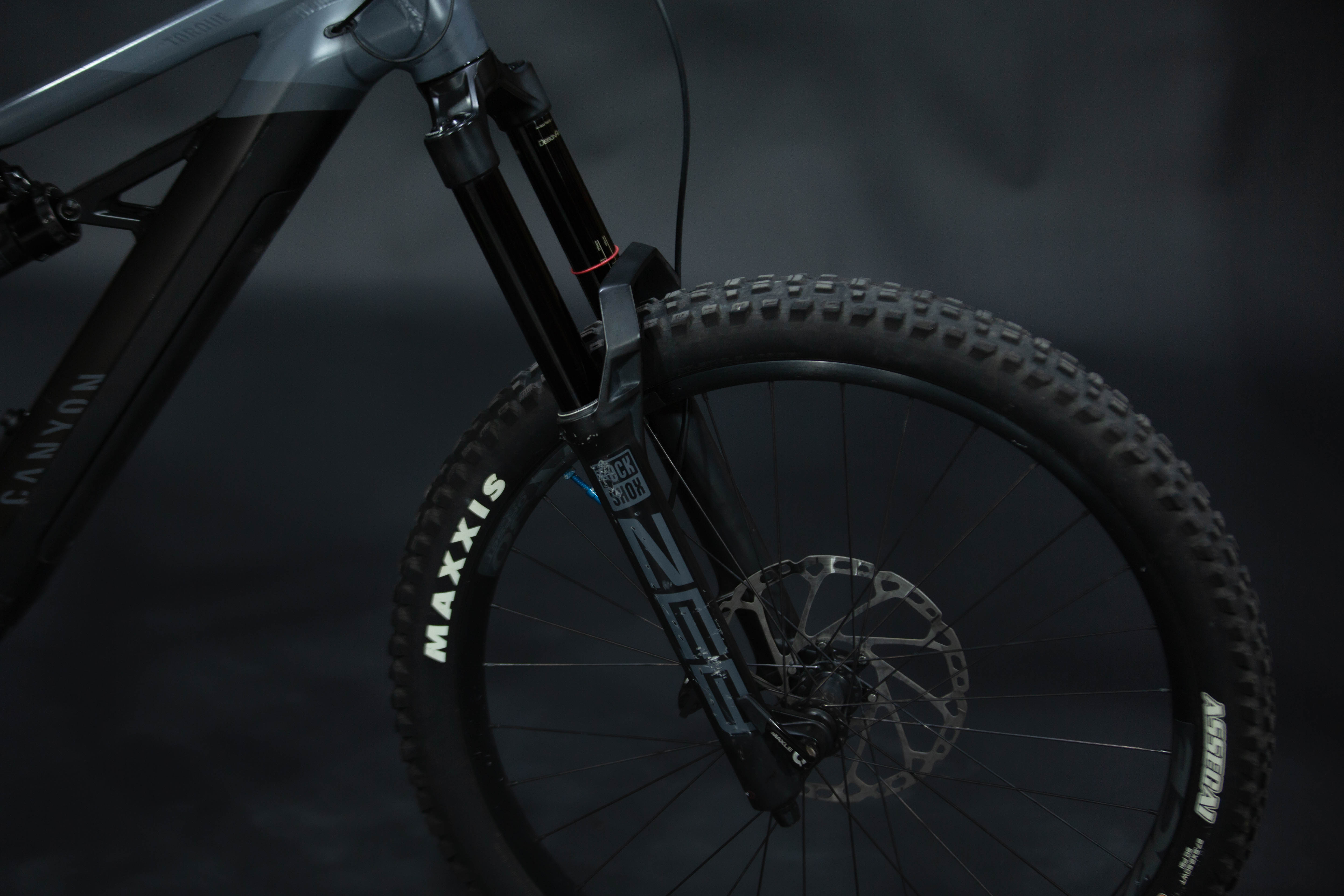 Bicicleta de Montaña Asistida Doble Suspensión Canyon Torque ON 7 27.5" Talla Large (2023) Seminueva