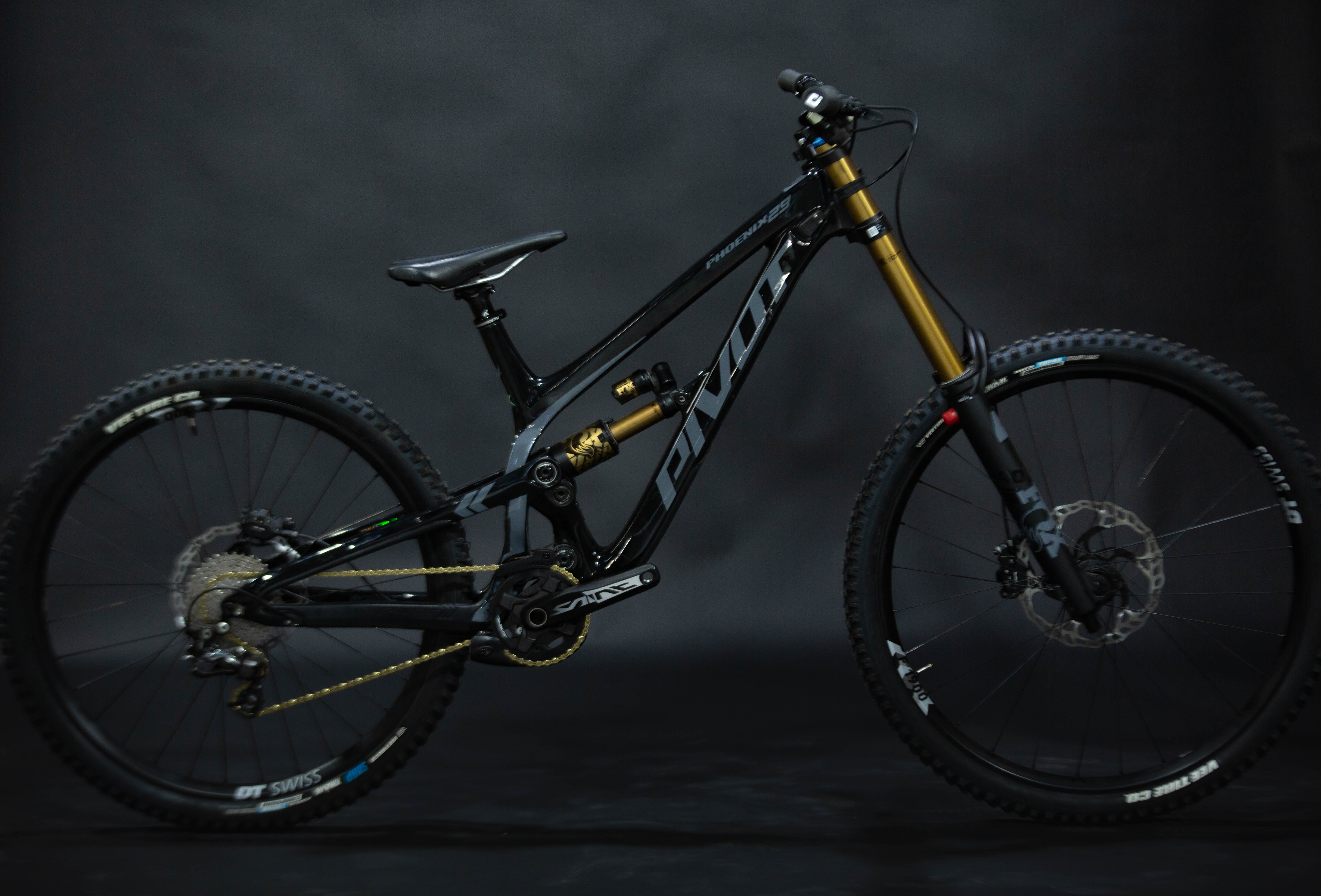 Bicicleta de Montaña Doble Supensión (Downhill) Pivot Phoenix  29" Talla Medium (2023) Seminueva