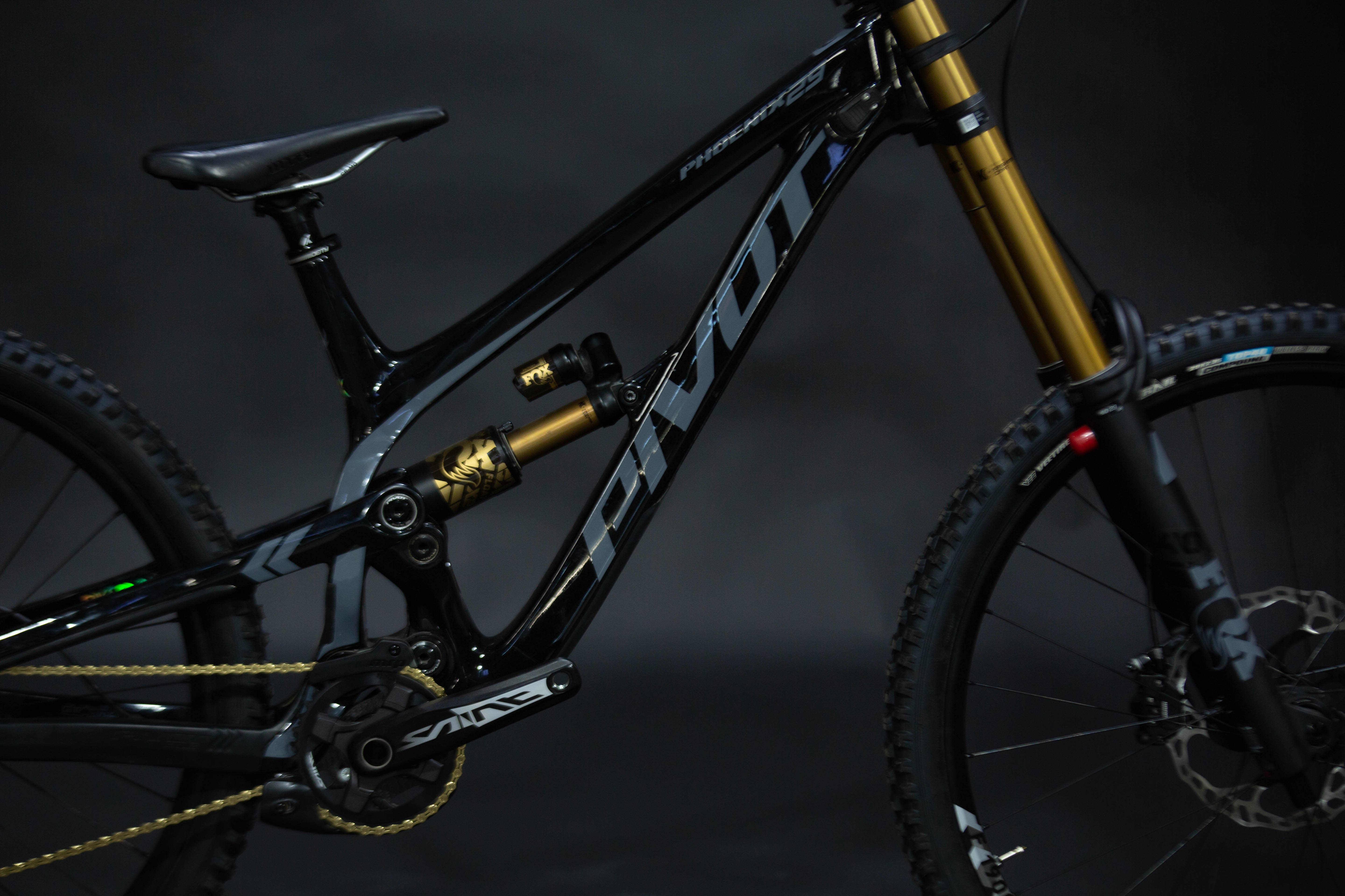 Bicicleta de Montaña Doble Supensión (Downhill) Pivot Phoenix  29" Talla Medium (2023) Seminueva