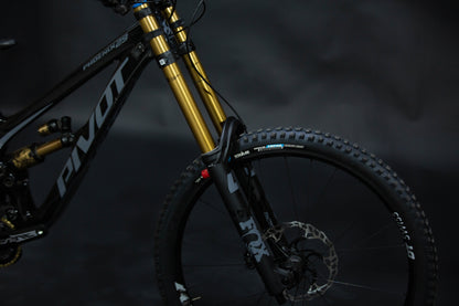 Bicicleta de Montaña Doble Supensión (Downhill) Pivot Phoenix  29" Talla Medium (2023) Seminueva