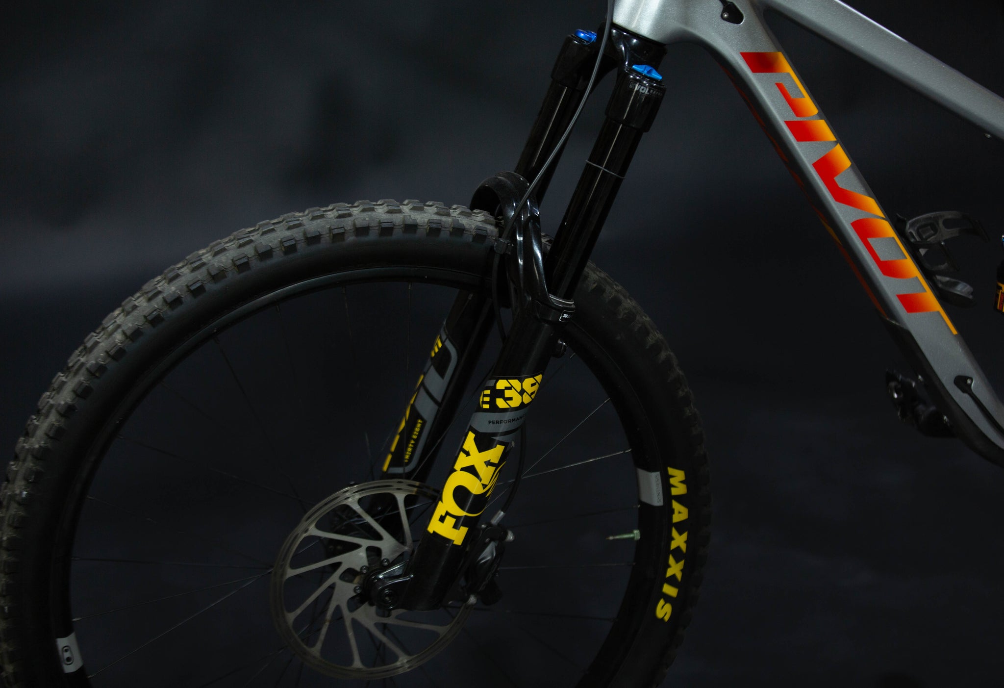 Bicicleta De Montaña Doble Suspensión Pivot Cycles Firebird 29" Talla X-Large (2024) Seminueva