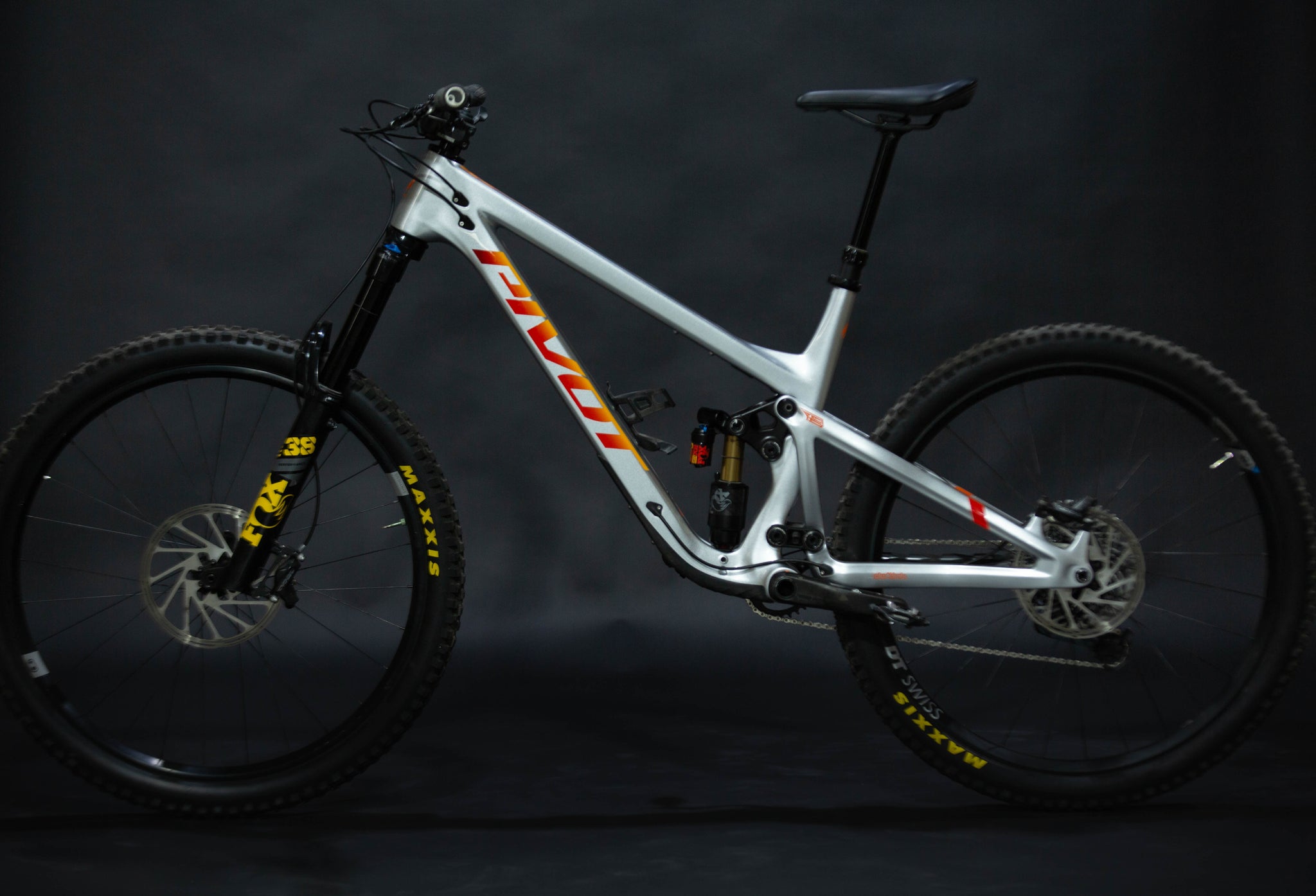 Bicicleta De Montaña Doble Suspensión Pivot Cycles Firebird 29" Talla X-Large (2024) Seminueva