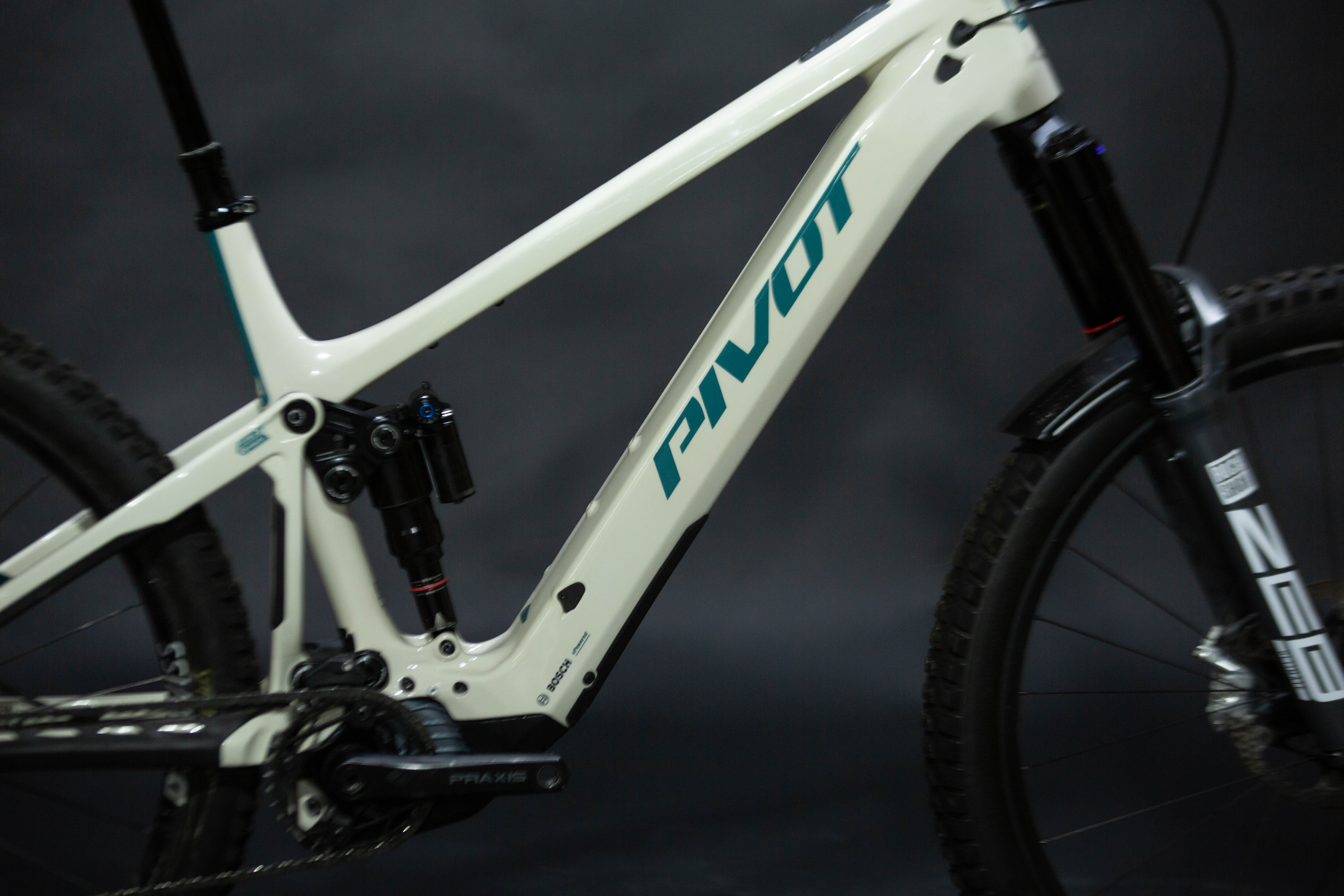 Bicicleta de Montaña Asistida Doble Suspensión Pivot Cycles Shuttle AM 29" Talla X-Large (2024) Seminueva