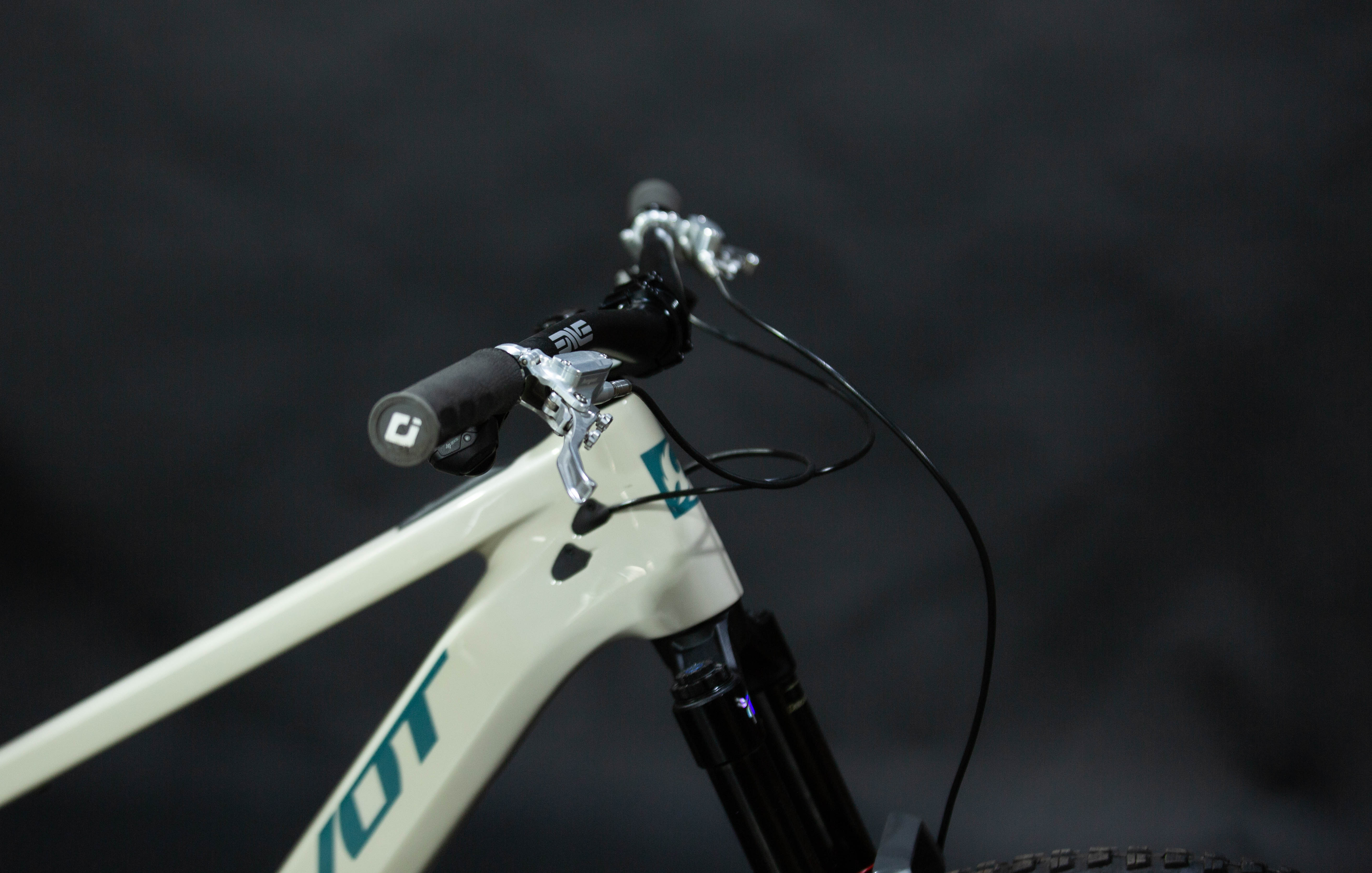 Bicicleta de Montaña Asistida Doble Suspensión Pivot Cycles Shuttle AM 29" Talla X-Large (2024) Seminueva