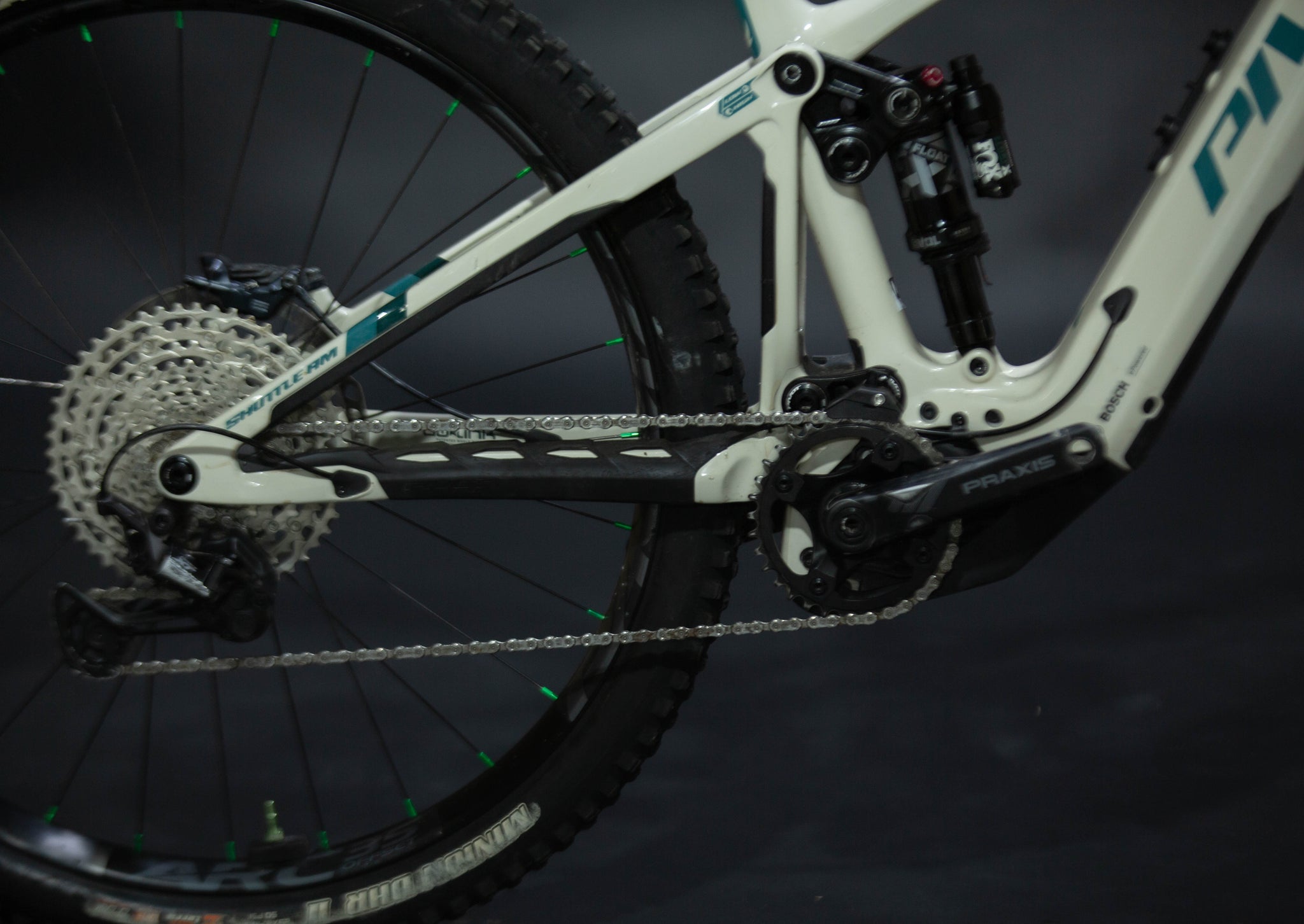 Bicicleta de Montaña Asistida Doble Suspensión Pivot Cycles Shuttle AM 29" Talla Medium (2024) Seminueva