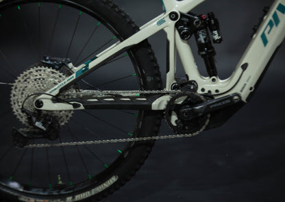 Bicicleta de Montaña Asistida Doble Suspensión Pivot Cycles Shuttle AM 29" Talla Medium (2024) Seminueva