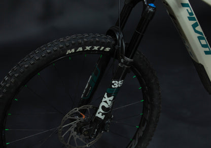 Bicicleta de Montaña Asistida Doble Suspensión Pivot Cycles Shuttle AM 29" Talla Medium (2024) Seminueva