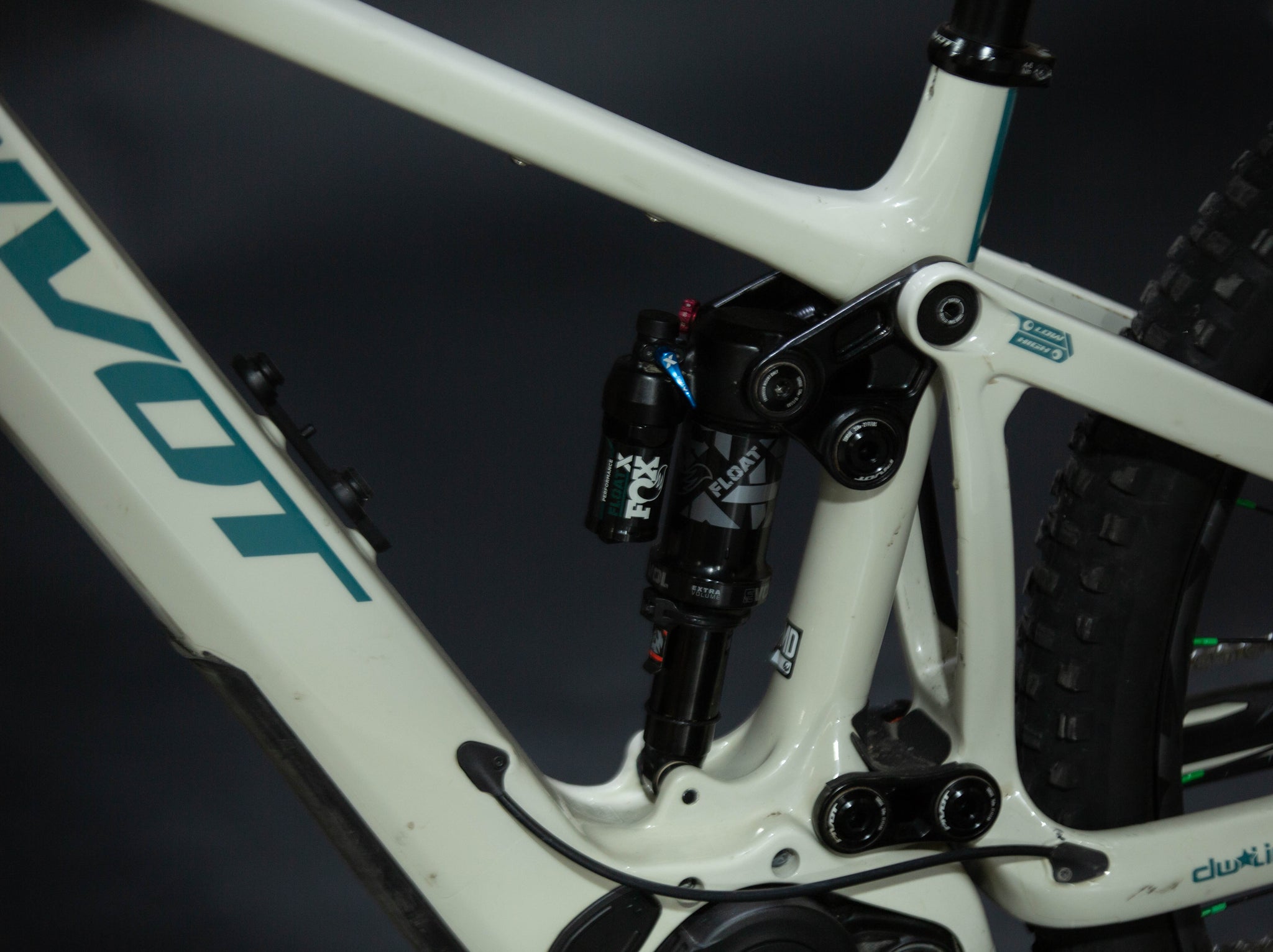 Bicicleta de Montaña Asistida Doble Suspensión Pivot Cycles Shuttle AM 29" Talla Medium (2024) Seminueva