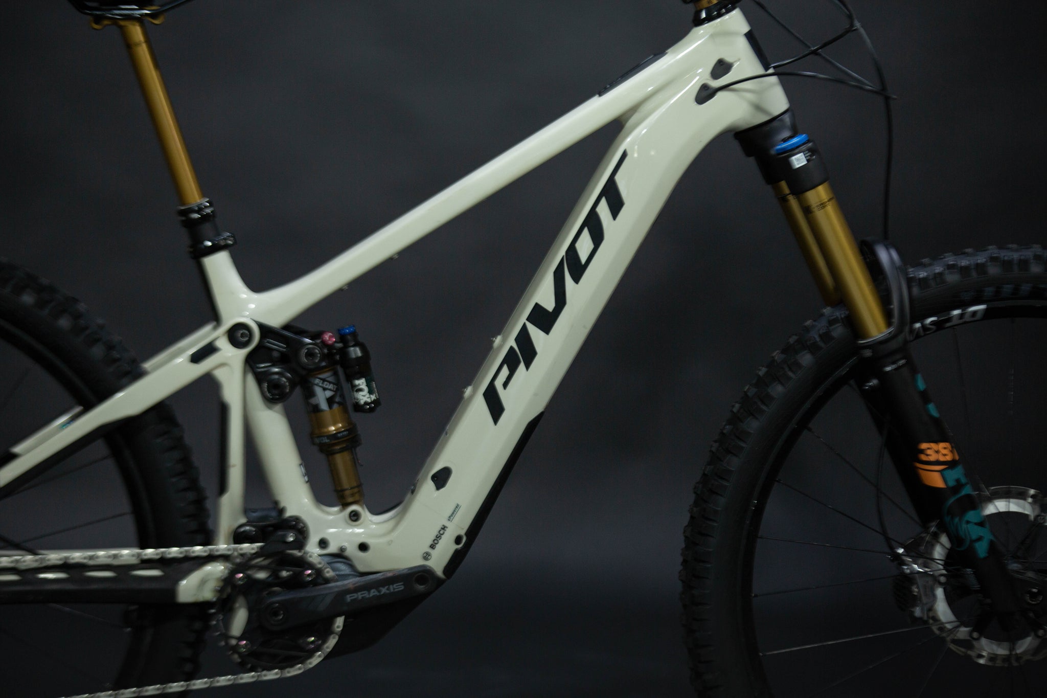 Bicicleta de Montaña Asistida Doble Suspensión Pivot Cycles Shuttle AM 29" Talla Medium (2024) Seminueva