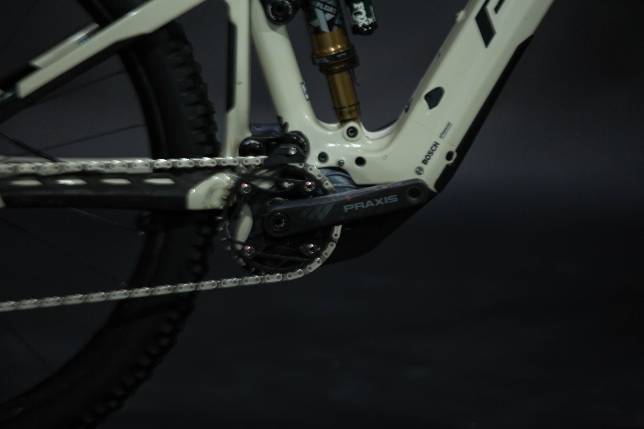 Bicicleta de Montaña Asistida Doble Suspensión Pivot Cycles Shuttle AM 29" Talla Medium (2024) Seminueva