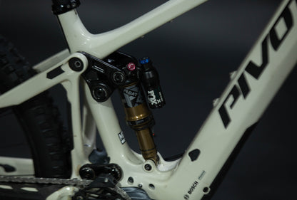 Bicicleta de Montaña Asistida Doble Suspensión Pivot Cycles Shuttle AM 29" Talla Medium (2024) Seminueva