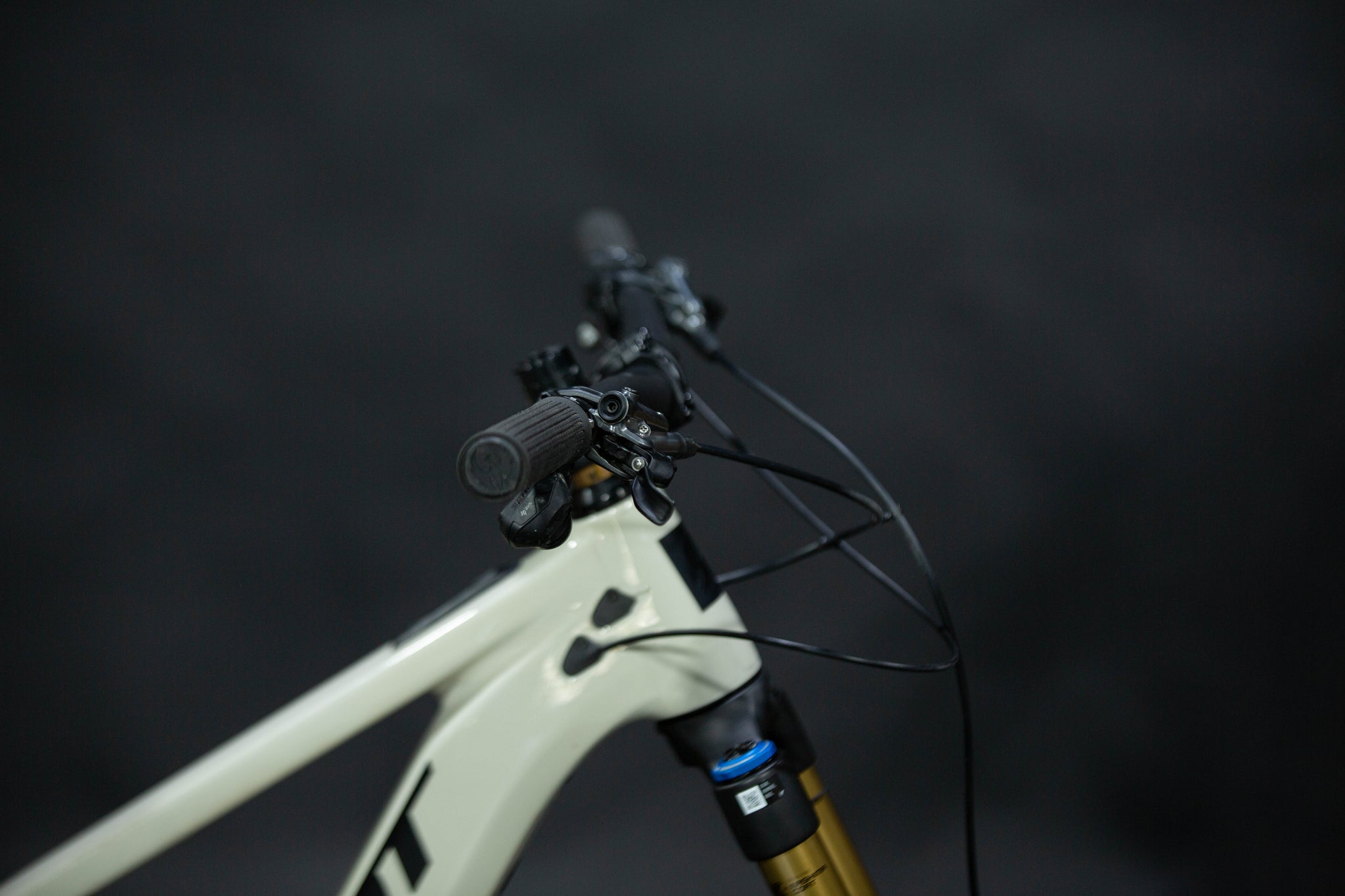 Bicicleta de Montaña Asistida Doble Suspensión Pivot Cycles Shuttle AM 29" Talla Medium (2024) Seminueva