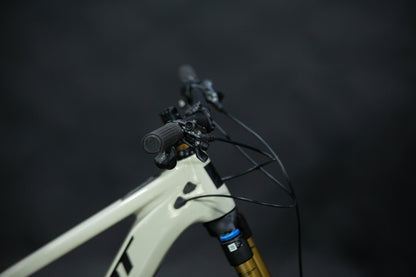 Bicicleta de Montaña Asistida Doble Suspensión Pivot Cycles Shuttle AM 29" Talla Medium (2024) Seminueva