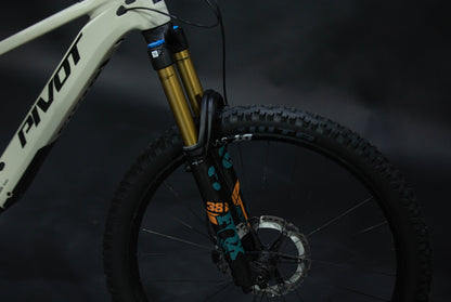 Bicicleta de Montaña Asistida Doble Suspensión Pivot Cycles Shuttle AM 29" Talla Medium (2024) Seminueva