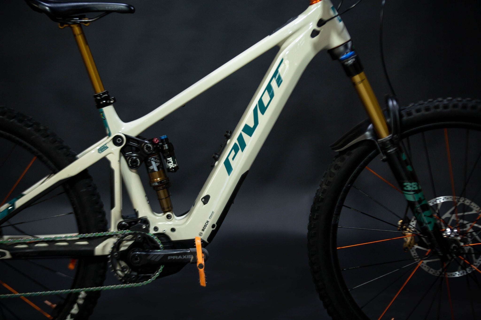 Bicicleta de Montaña Asistida Doble Suspensión Pivot Cycles Shuttle AM 29" Talla Medium (2024) Seminueva