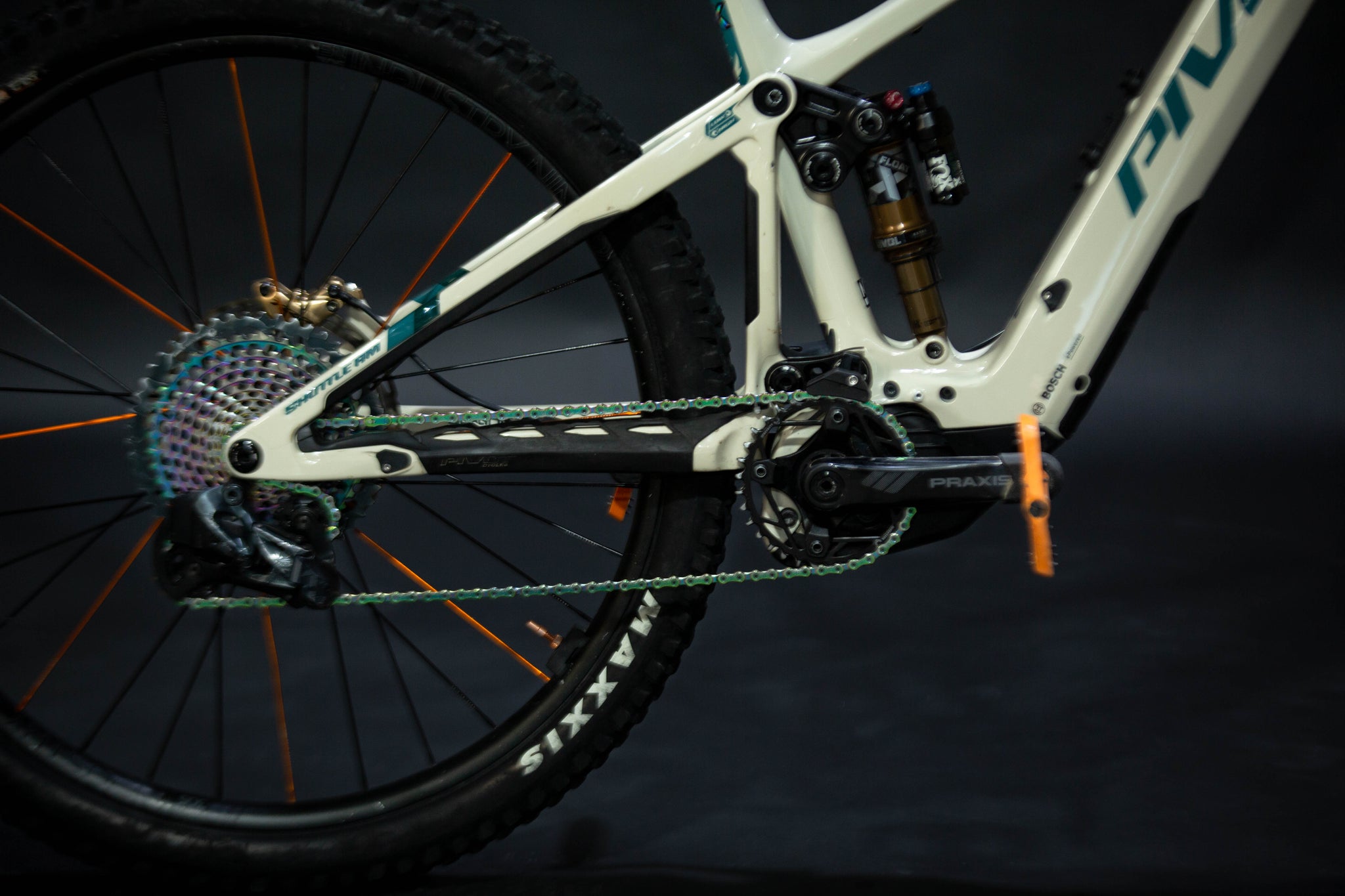 Bicicleta de Montaña Asistida Doble Suspensión Pivot Cycles Shuttle AM 29" Talla Medium (2024) Seminueva