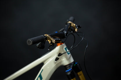 Bicicleta de Montaña Asistida Doble Suspensión Pivot Cycles Shuttle AM 29" Talla Medium (2024) Seminueva