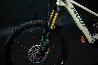 Bicicleta de Montaña Asistida Doble Suspensión Pivot Cycles Shuttle AM 29" Talla Medium (2024) Seminueva